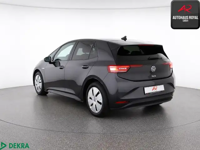 Volkswagen ID.3 view 3