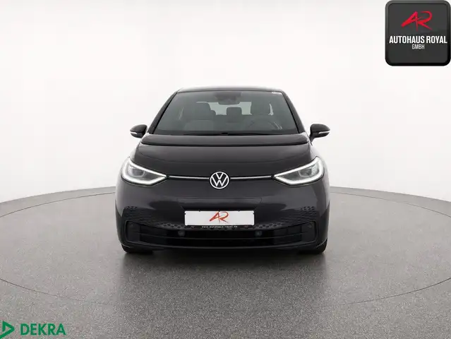 Volkswagen ID.3 view 8