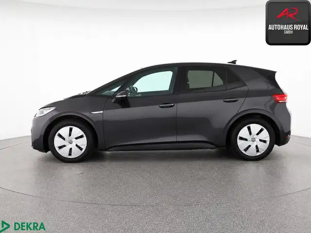 Volkswagen ID.3 view 2