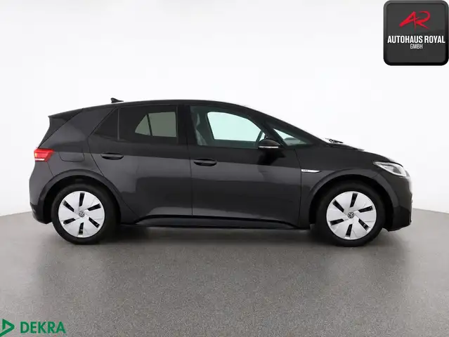 Volkswagen ID.3 view 6