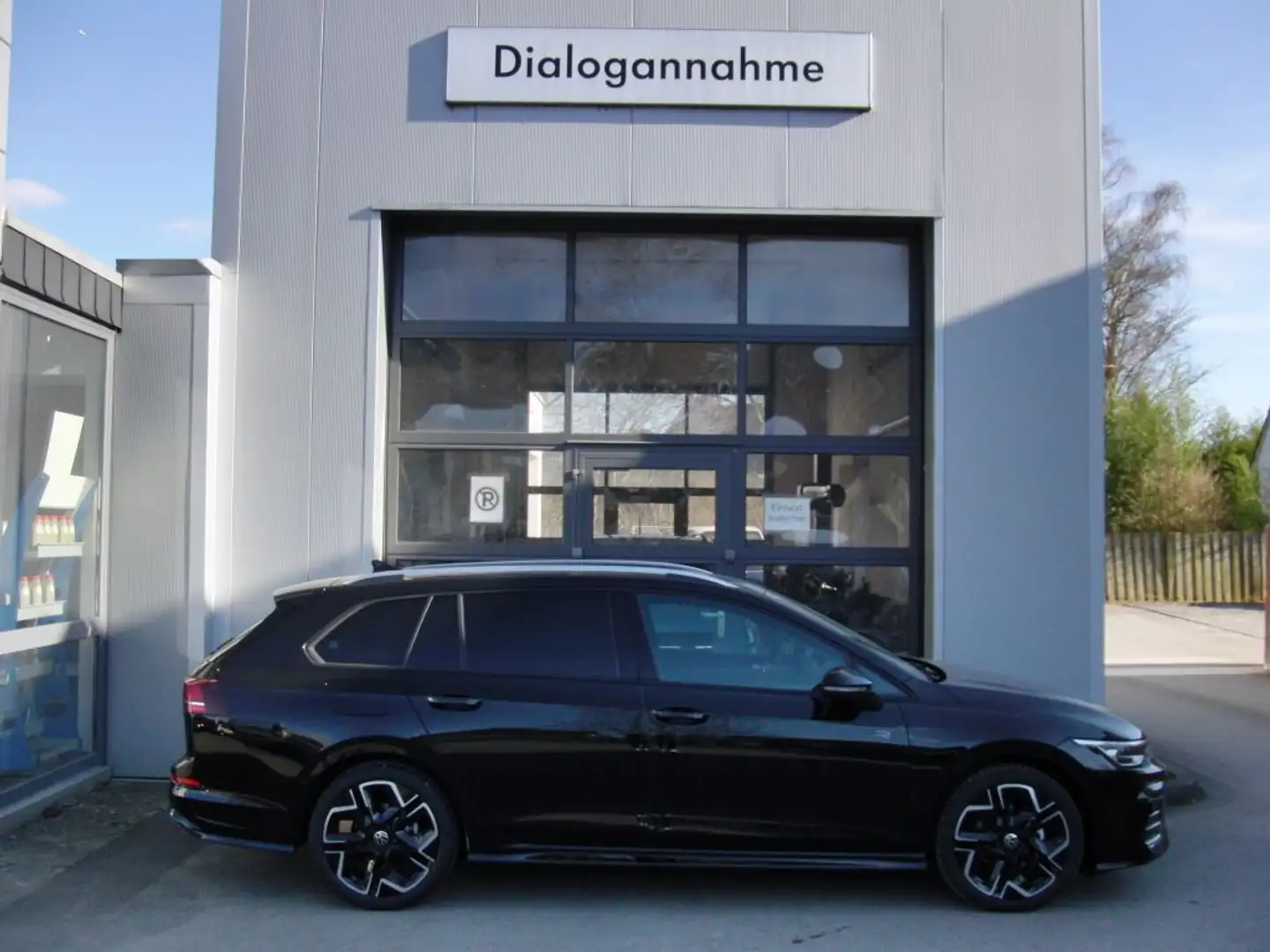 Volkswagen Golf Variant 1.5 eTSI OPF DSG R-Line - 1