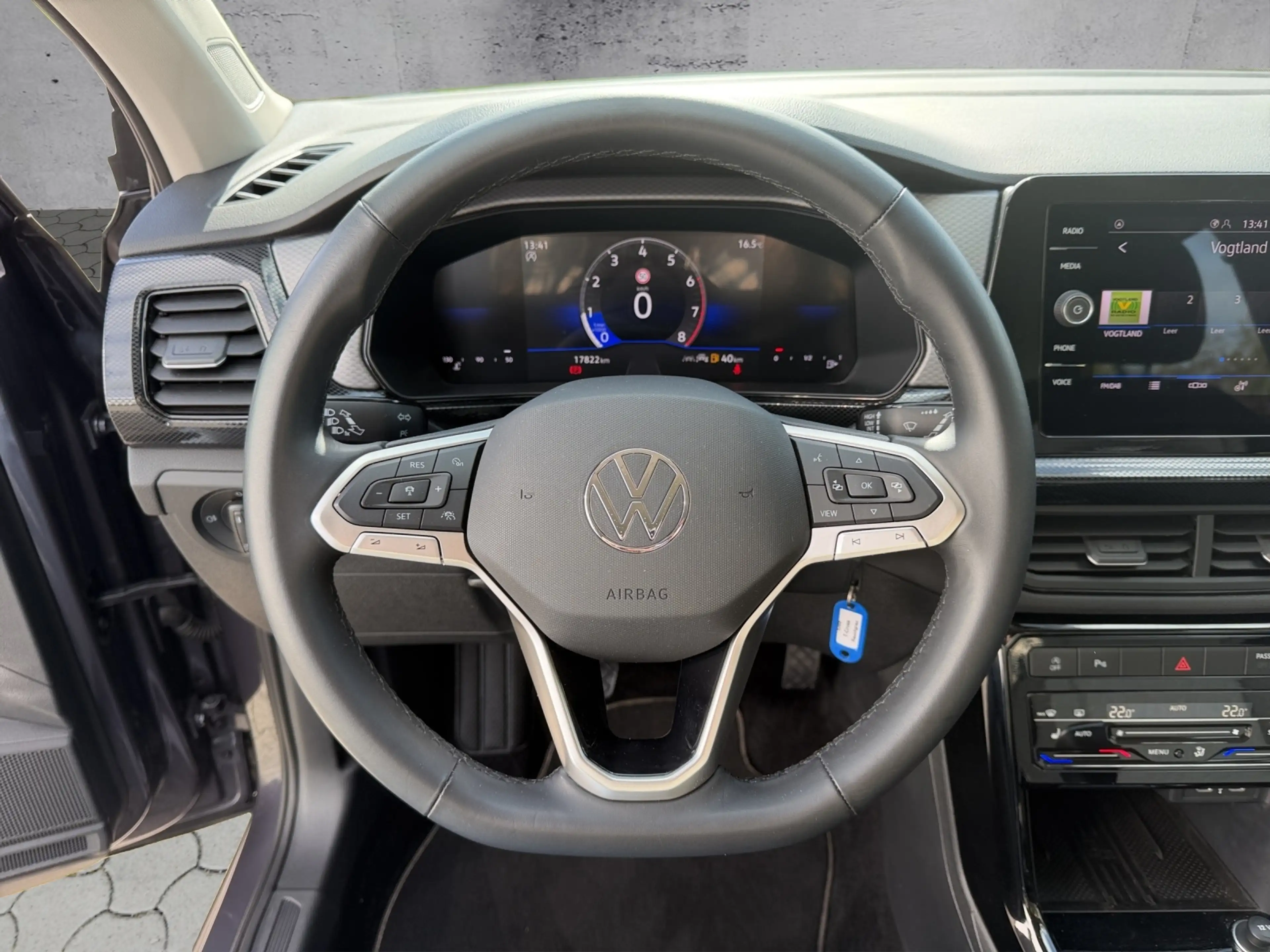 Volkswagen T-Cross Life 1.0 TSI 5JG/AHK/ACC/CARPLAY — photo 9