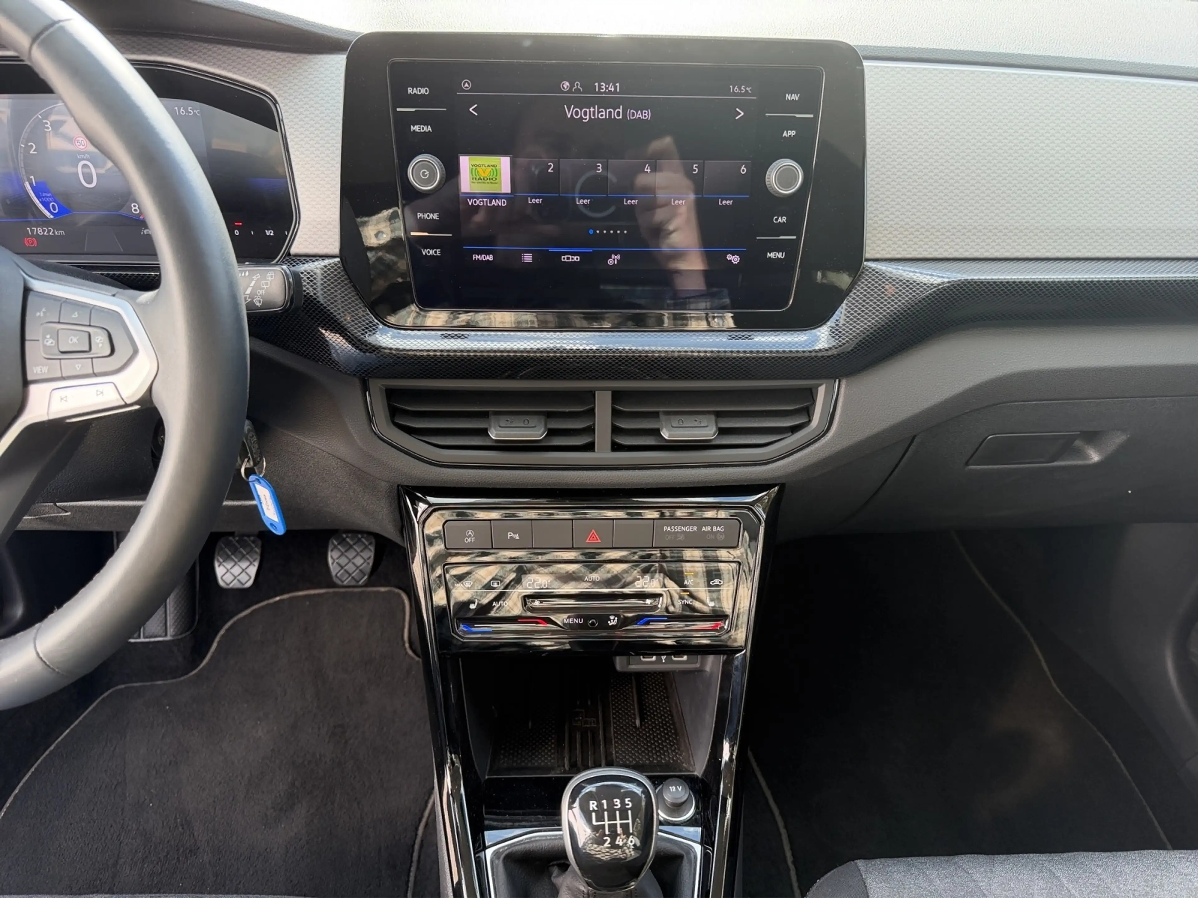 Volkswagen T-Cross Life 1.0 TSI 5JG/AHK/ACC/CARPLAY — photo 11