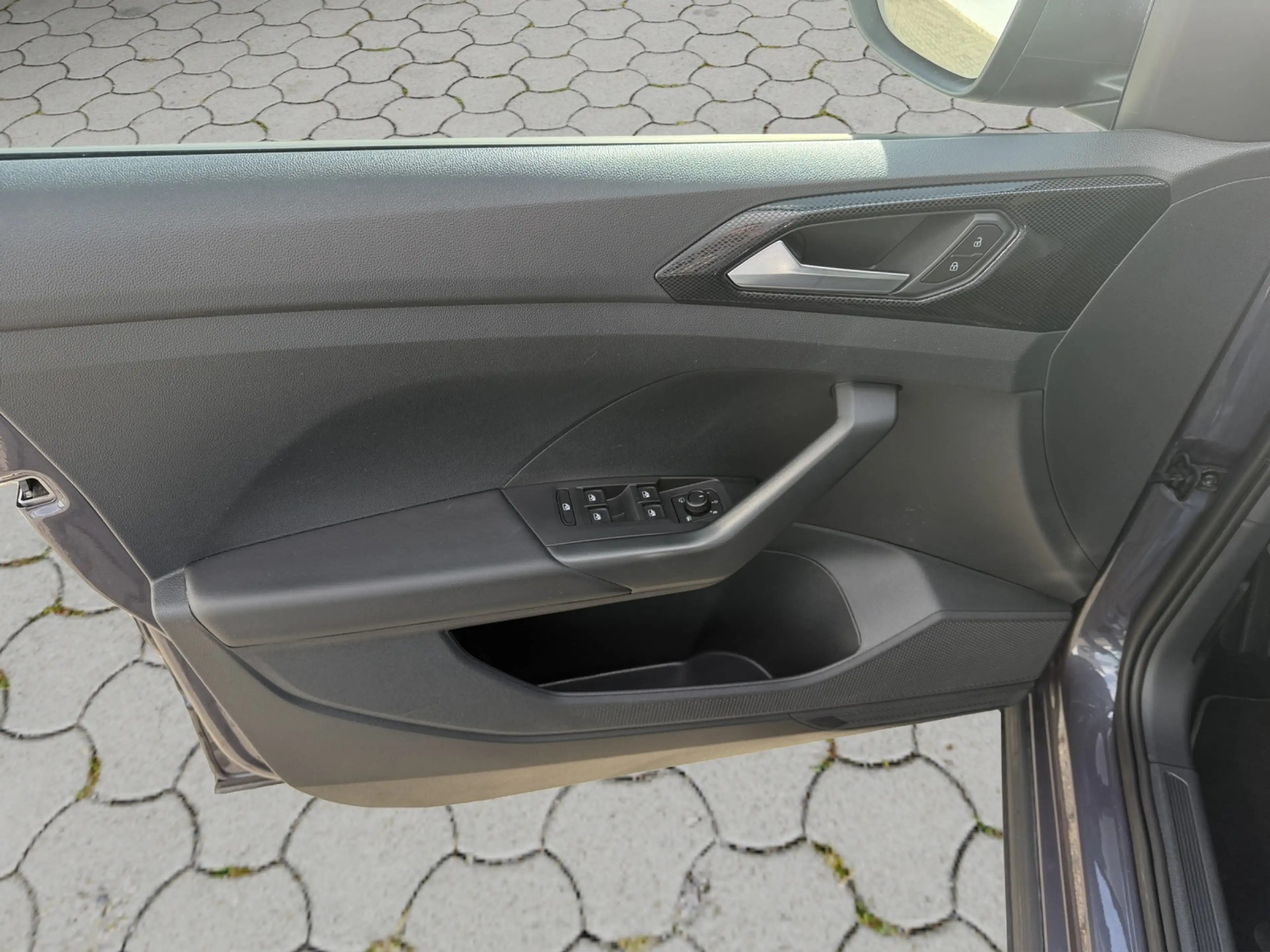 Volkswagen T-Cross Life 1.0 TSI 5JG/AHK/ACC/CARPLAY — photo 8