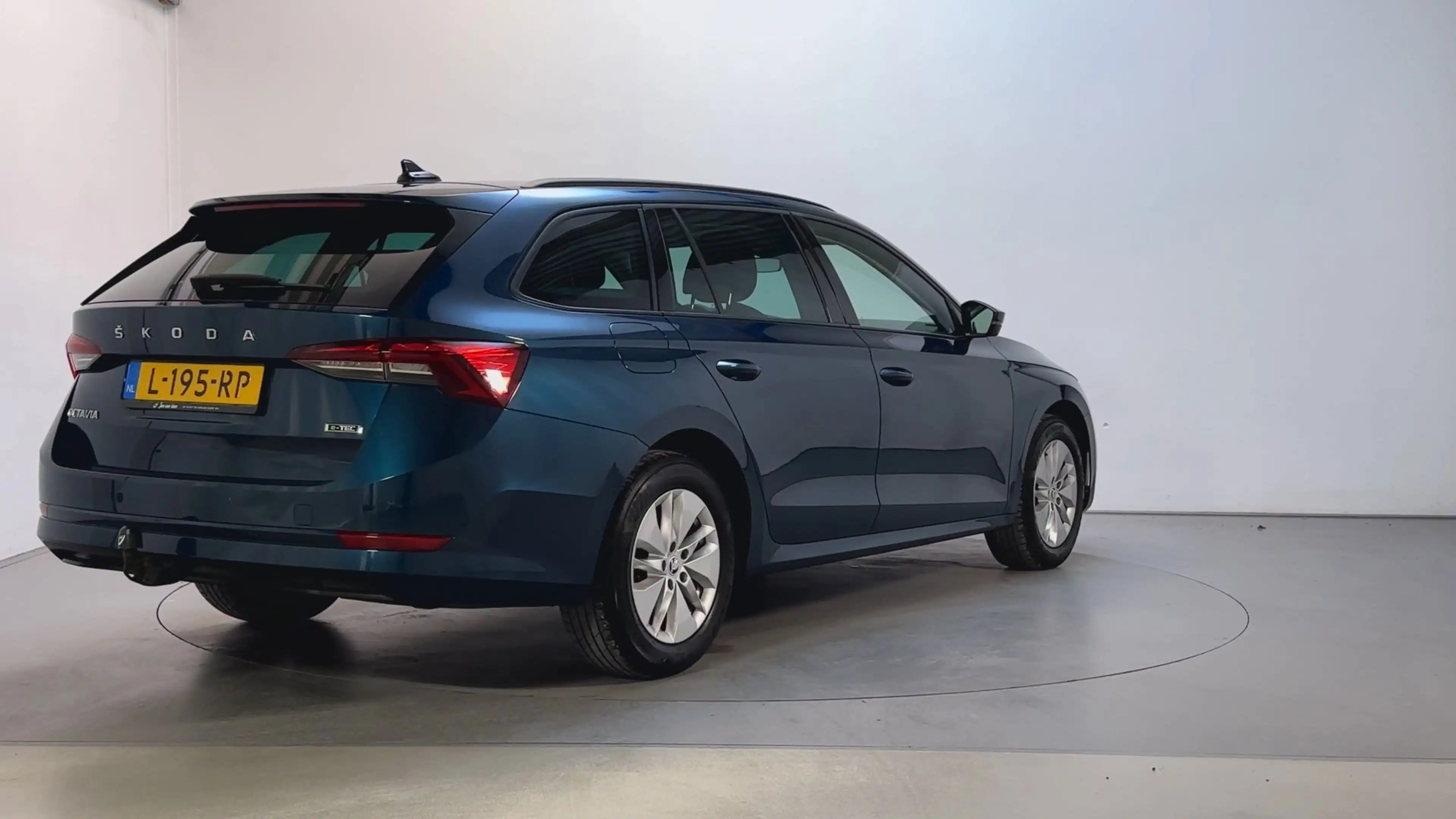 Skoda Octavia Combi 1.0 e-TSI 110pk DSG Ambition Navigatie Trekh — photo 3