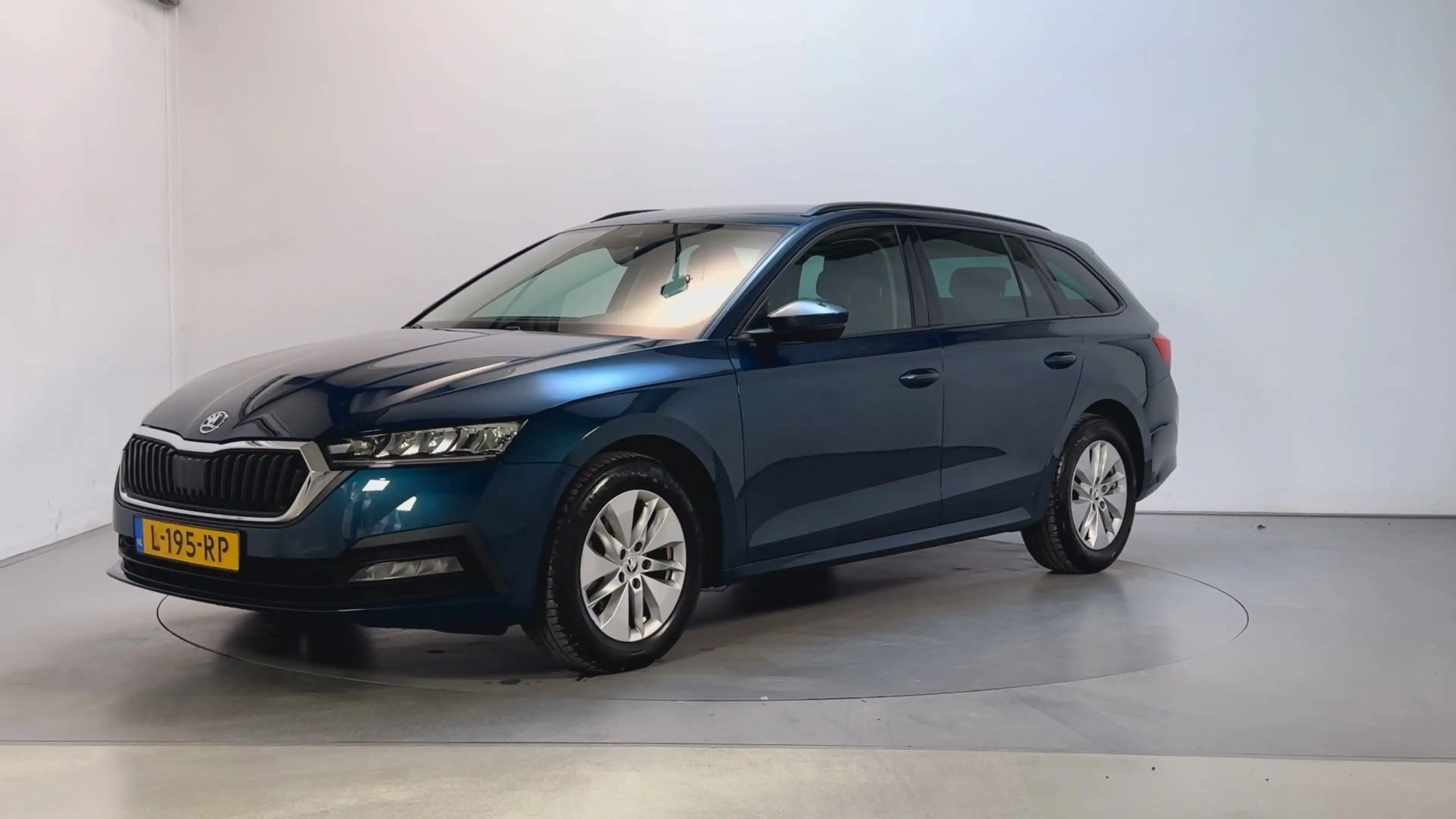 Skoda Octavia Combi 1.0 e-TSI 110pk DSG Ambition Navigatie Trekh — photo 8