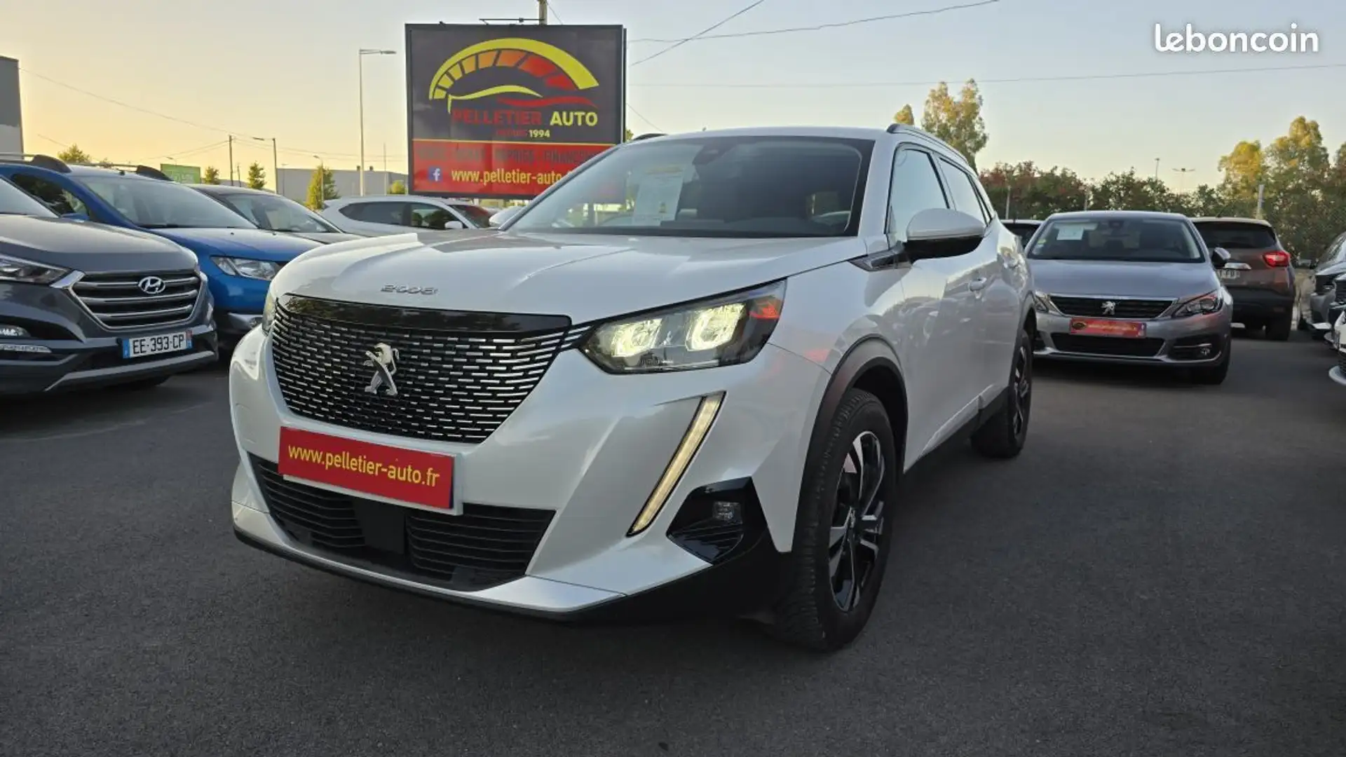 Peugeot 2008 BlueHDi 130 SetS EAT8 Roadtrip Blanc - 1