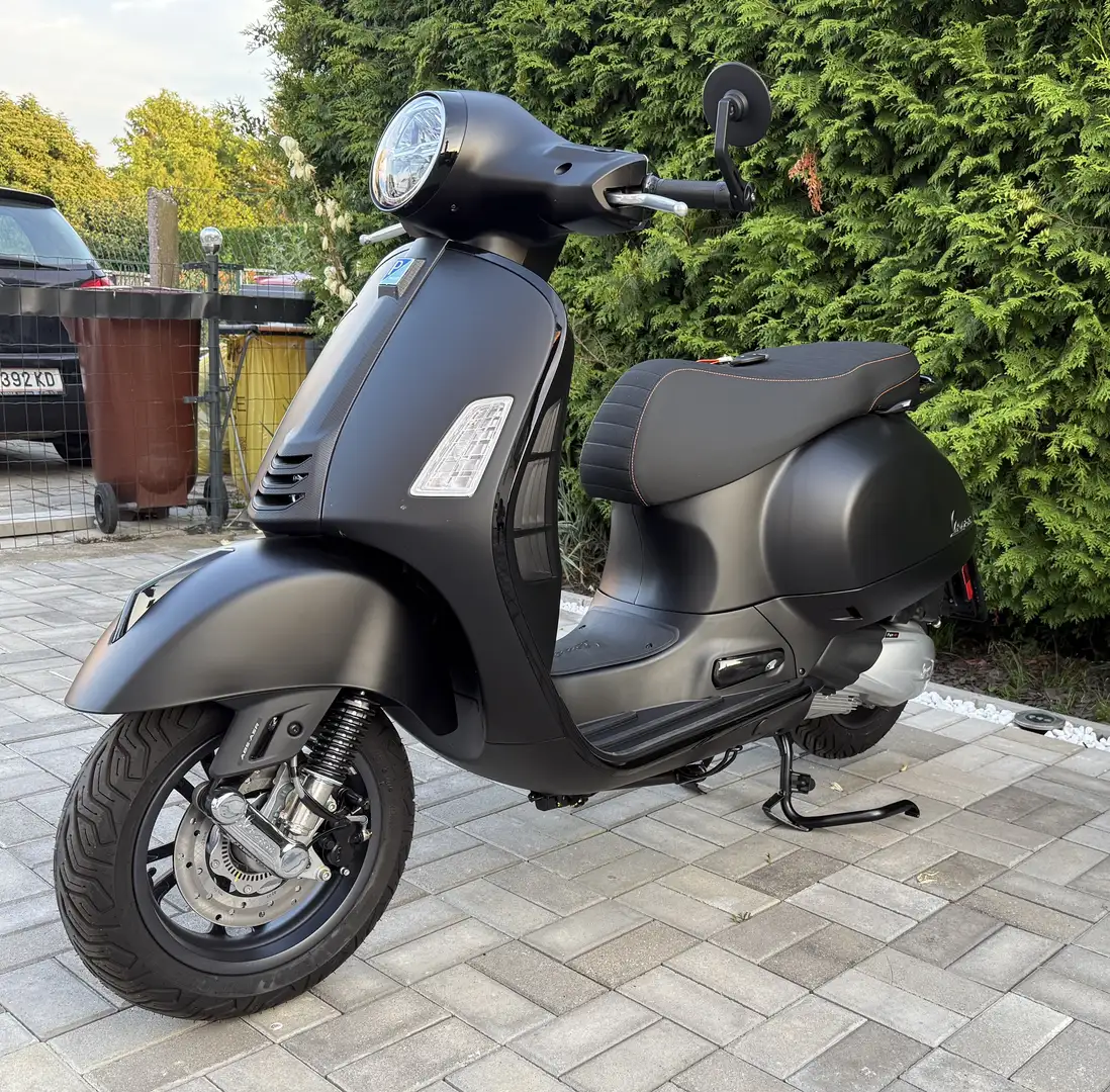Vespa GTS 300 Nero - 1