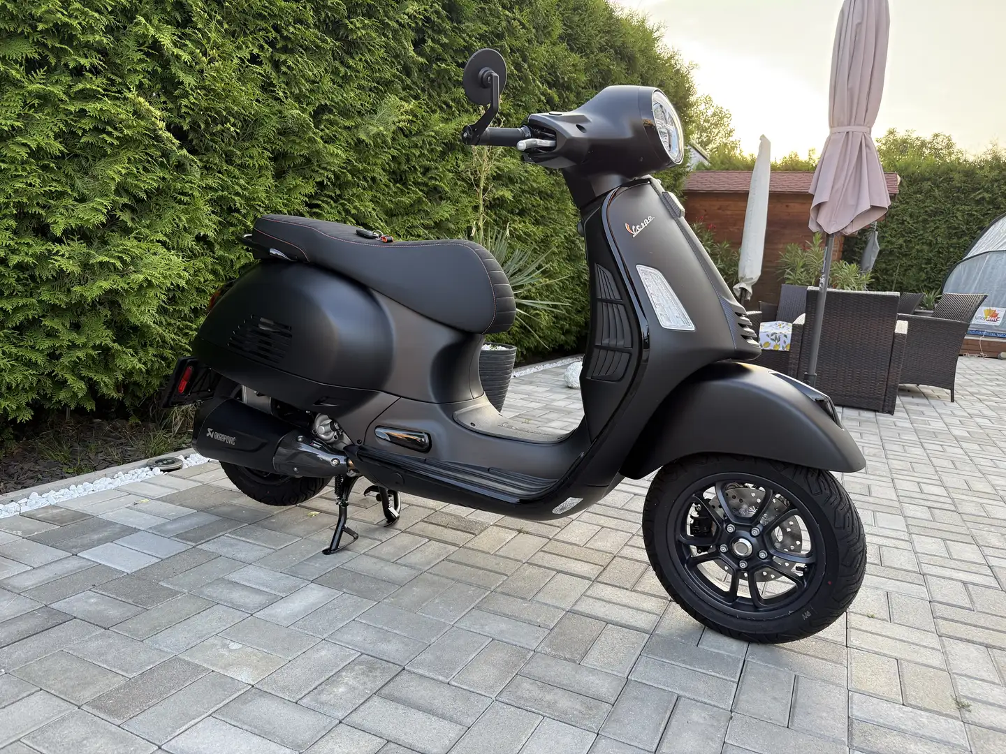 Vespa GTS 300 Nero - 2
