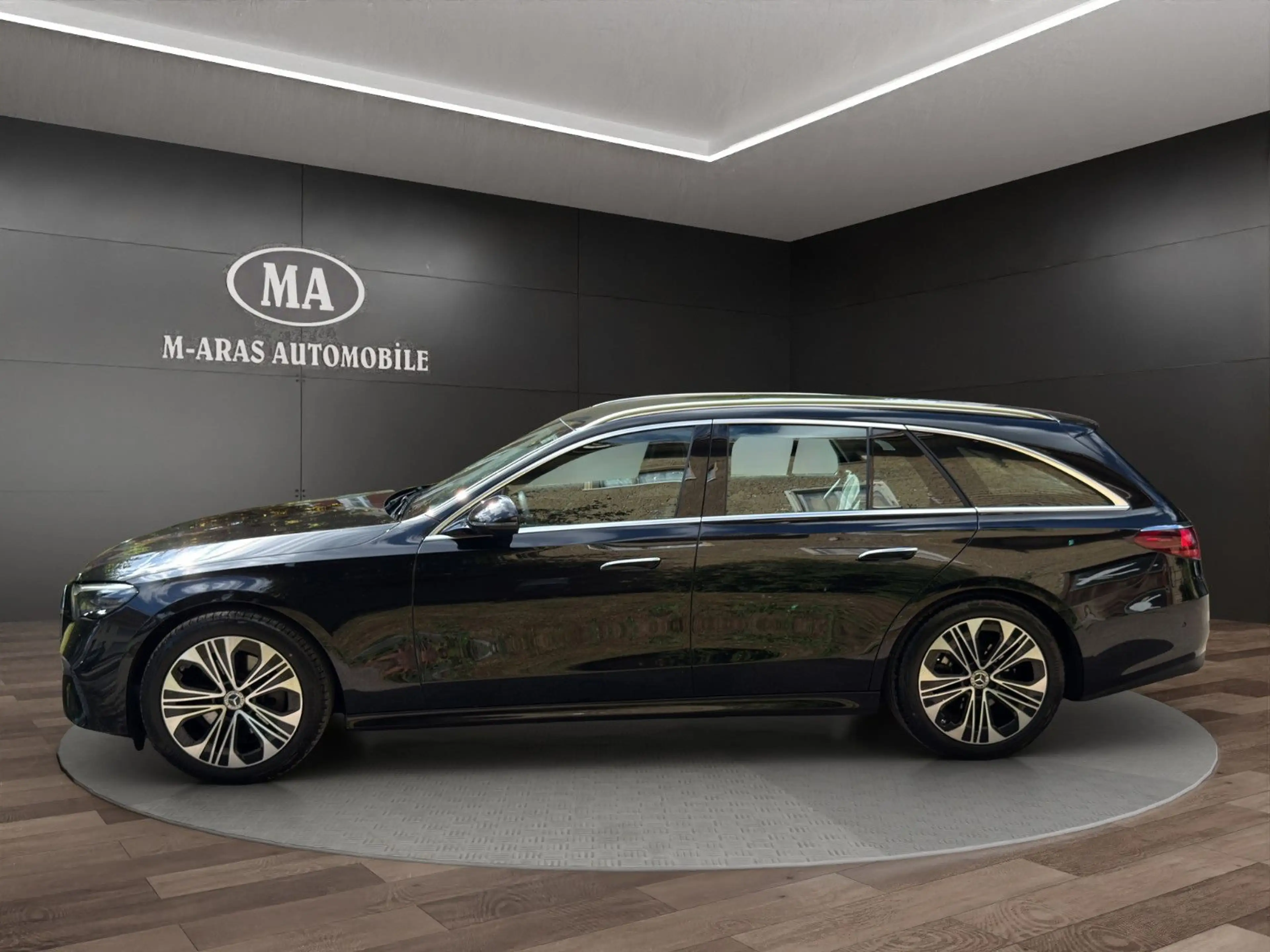 Mercedes-Benz E 220 d T-4Matic Avantgarde AHK — photo 3