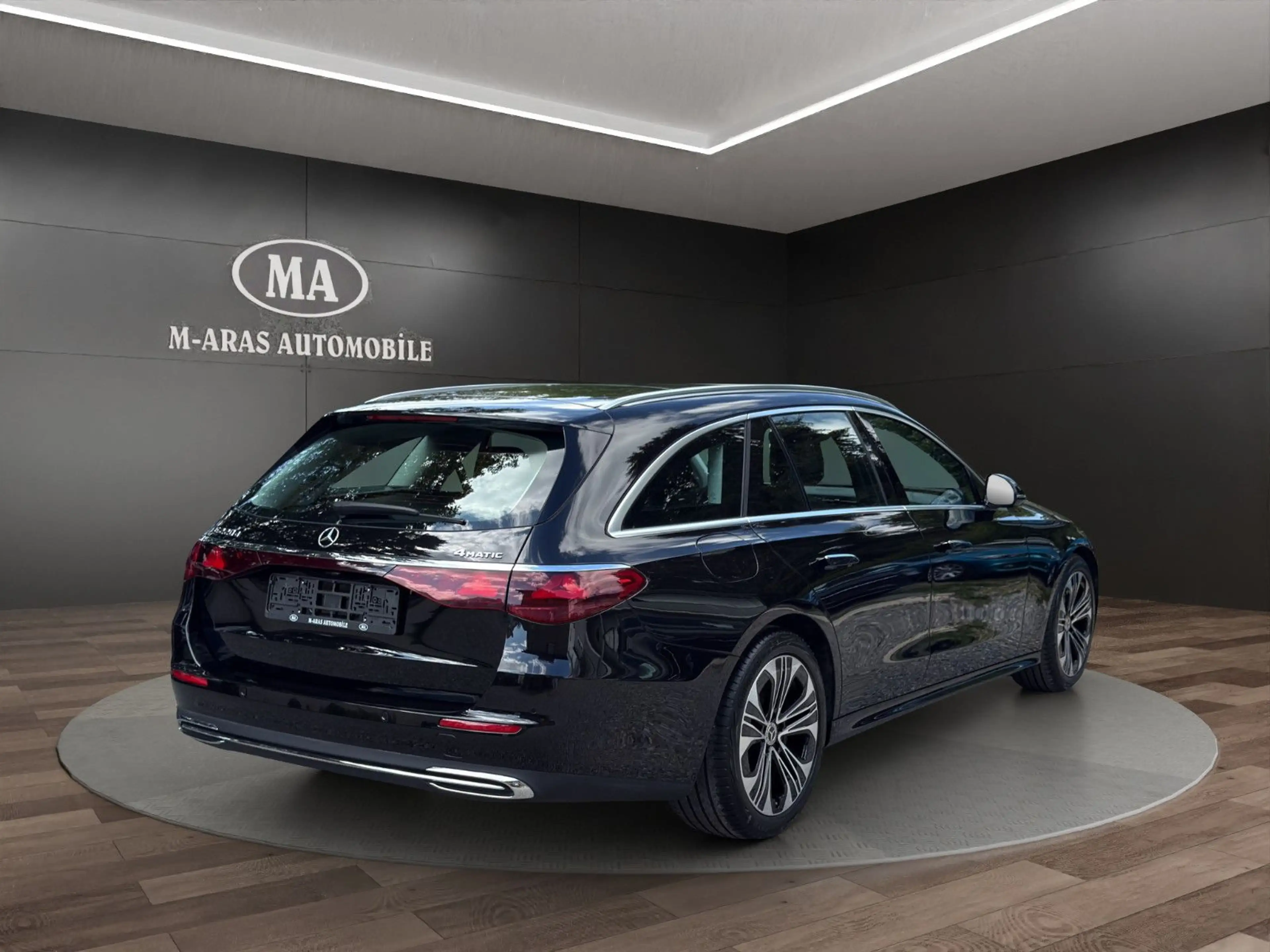 Mercedes-Benz E 220 d T-4Matic Avantgarde AHK — photo 6