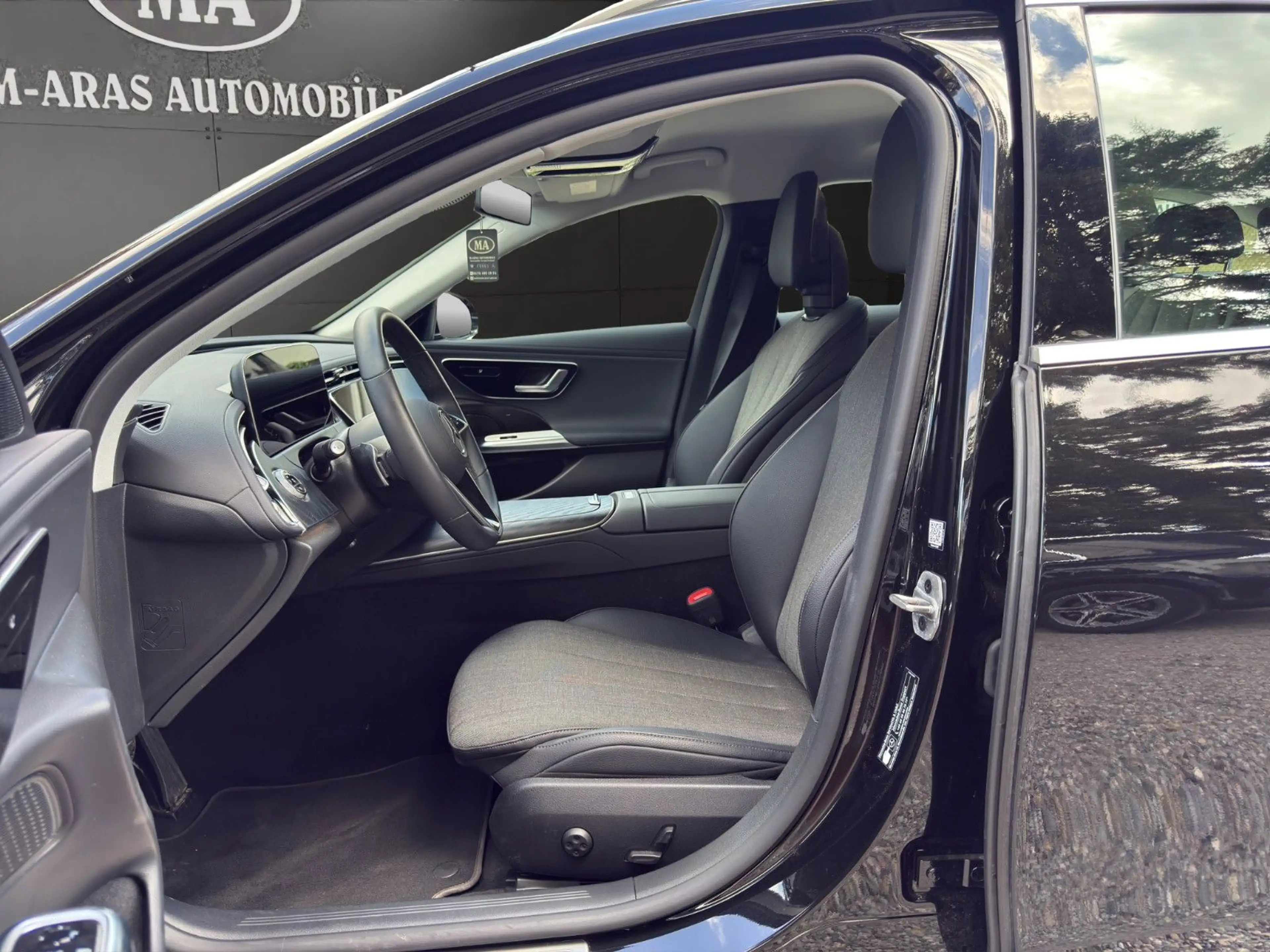 Mercedes-Benz E 220 d T-4Matic Avantgarde AHK — photo 9
