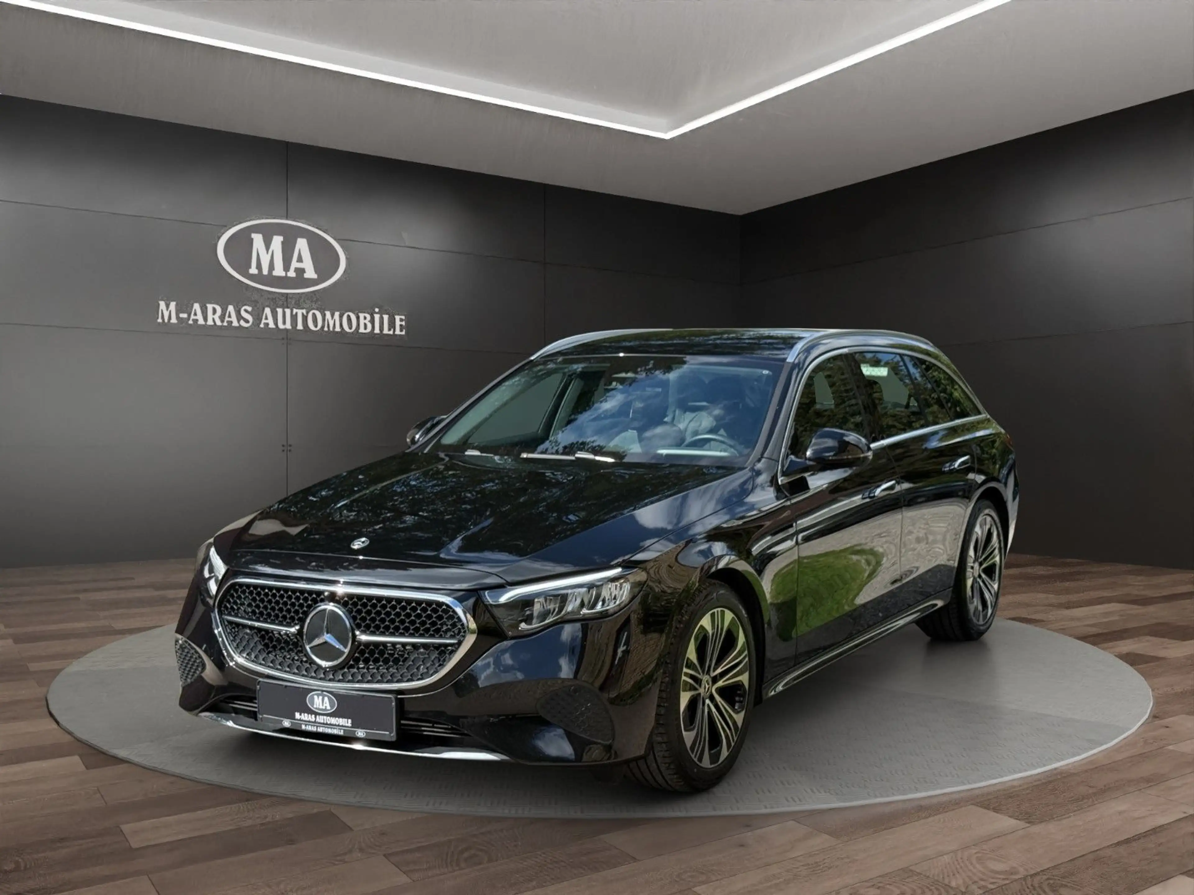 Mercedes-Benz E 220 d T-4Matic Avantgarde AHK