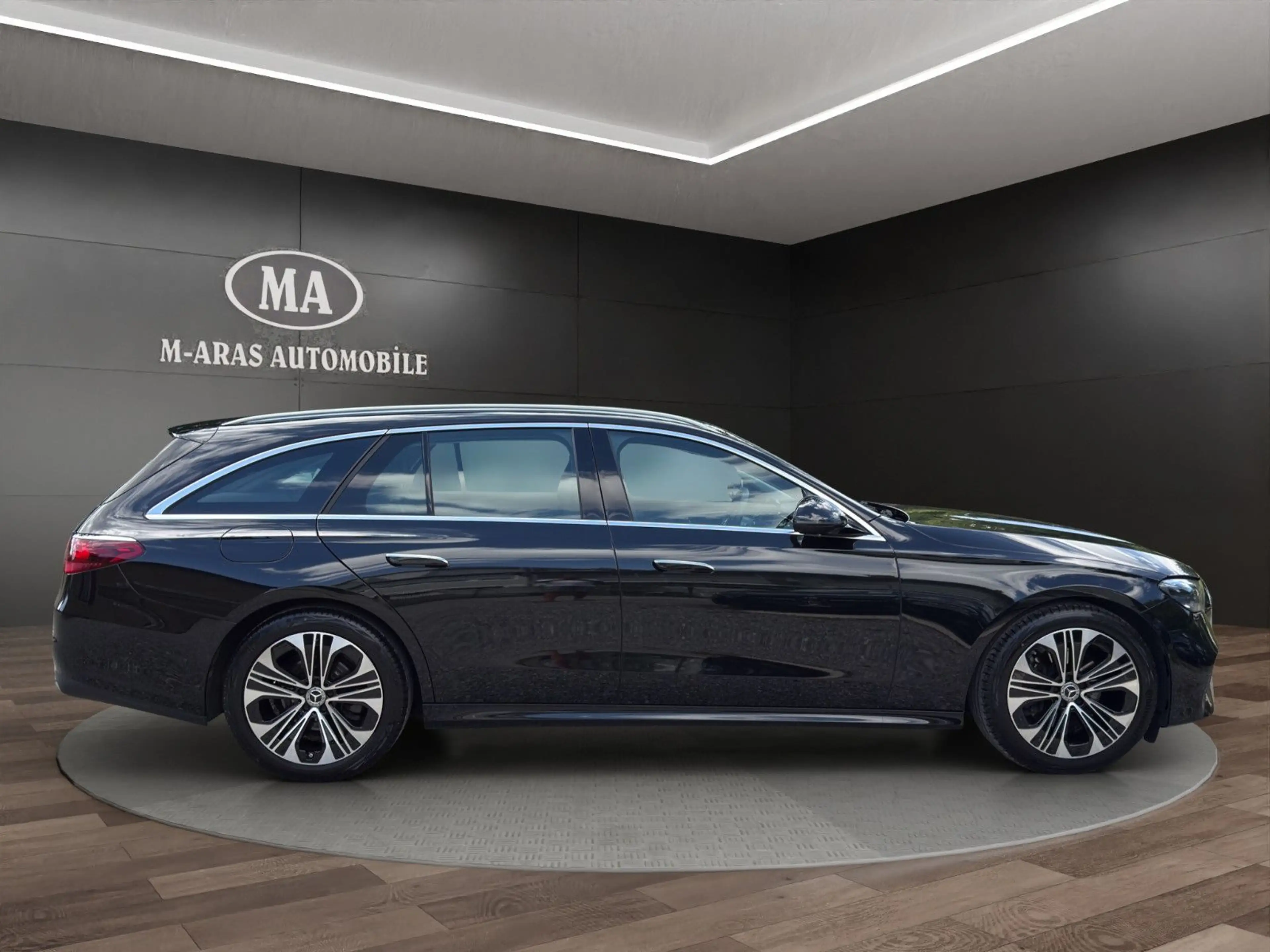 Mercedes-Benz E 220 d T-4Matic Avantgarde AHK — photo 7