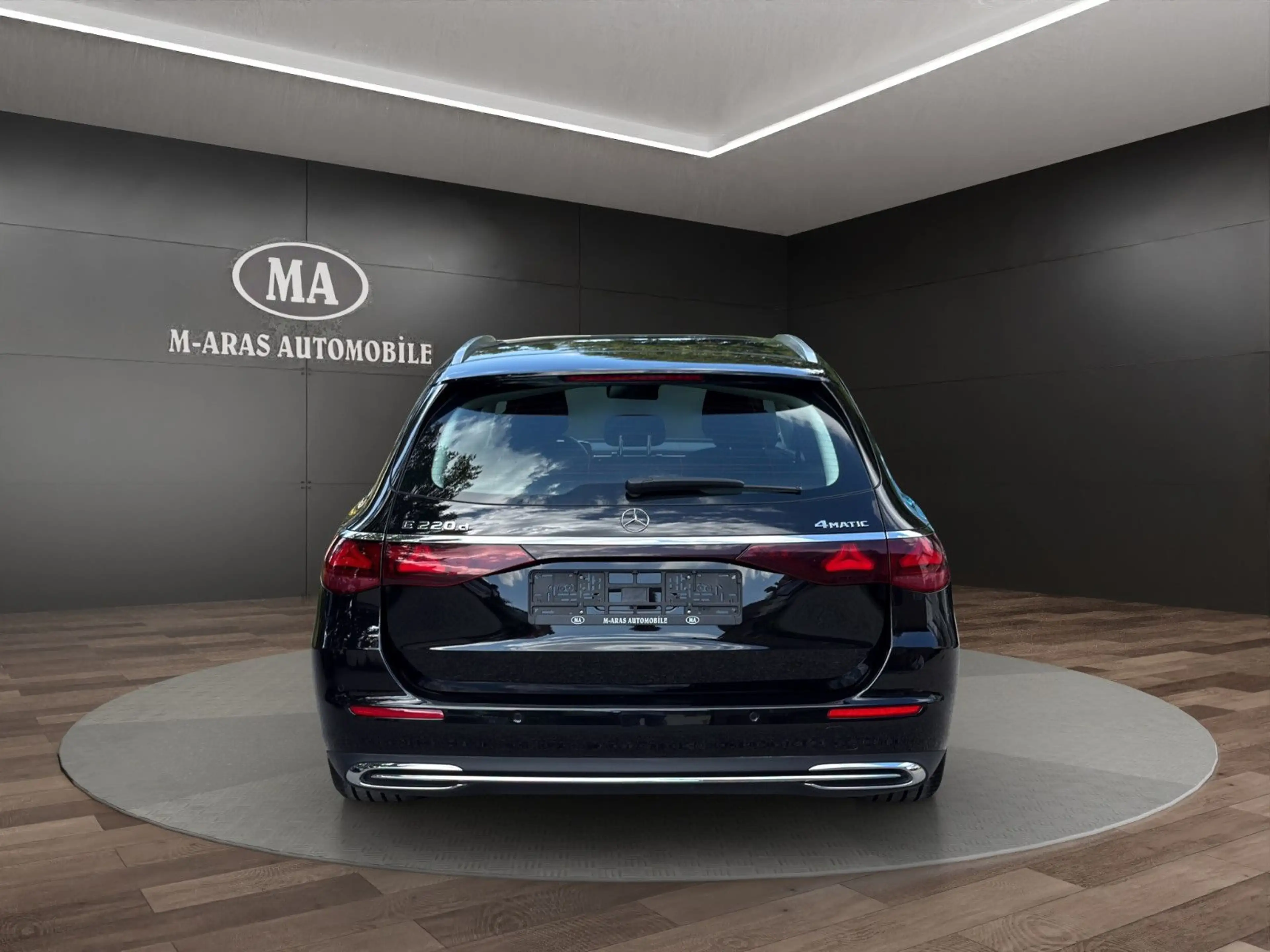 Mercedes-Benz E 220 d T-4Matic Avantgarde AHK — photo 5
