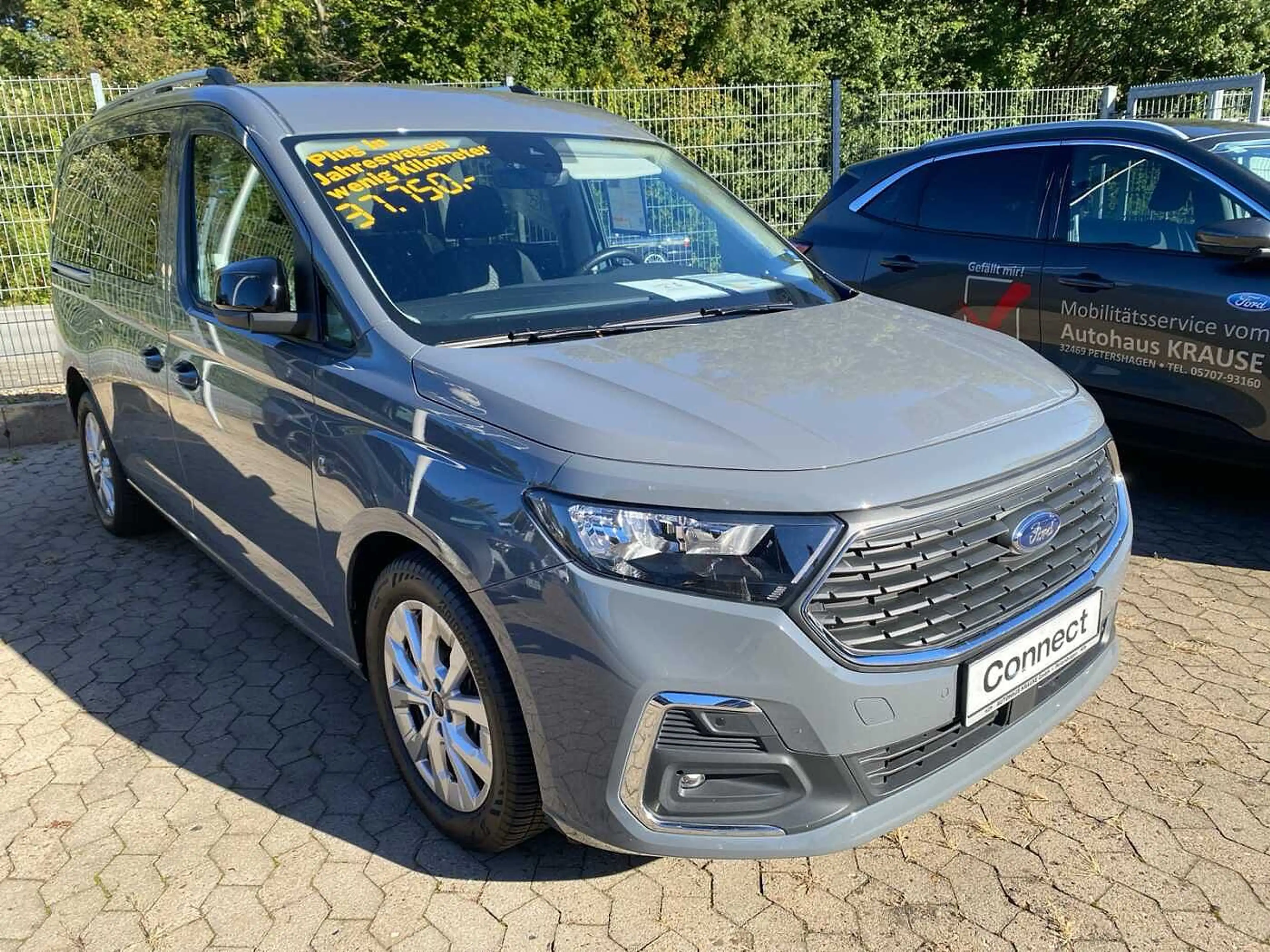Ford Grand Tourneo PHEV Connect Titanium L2 — photo 2