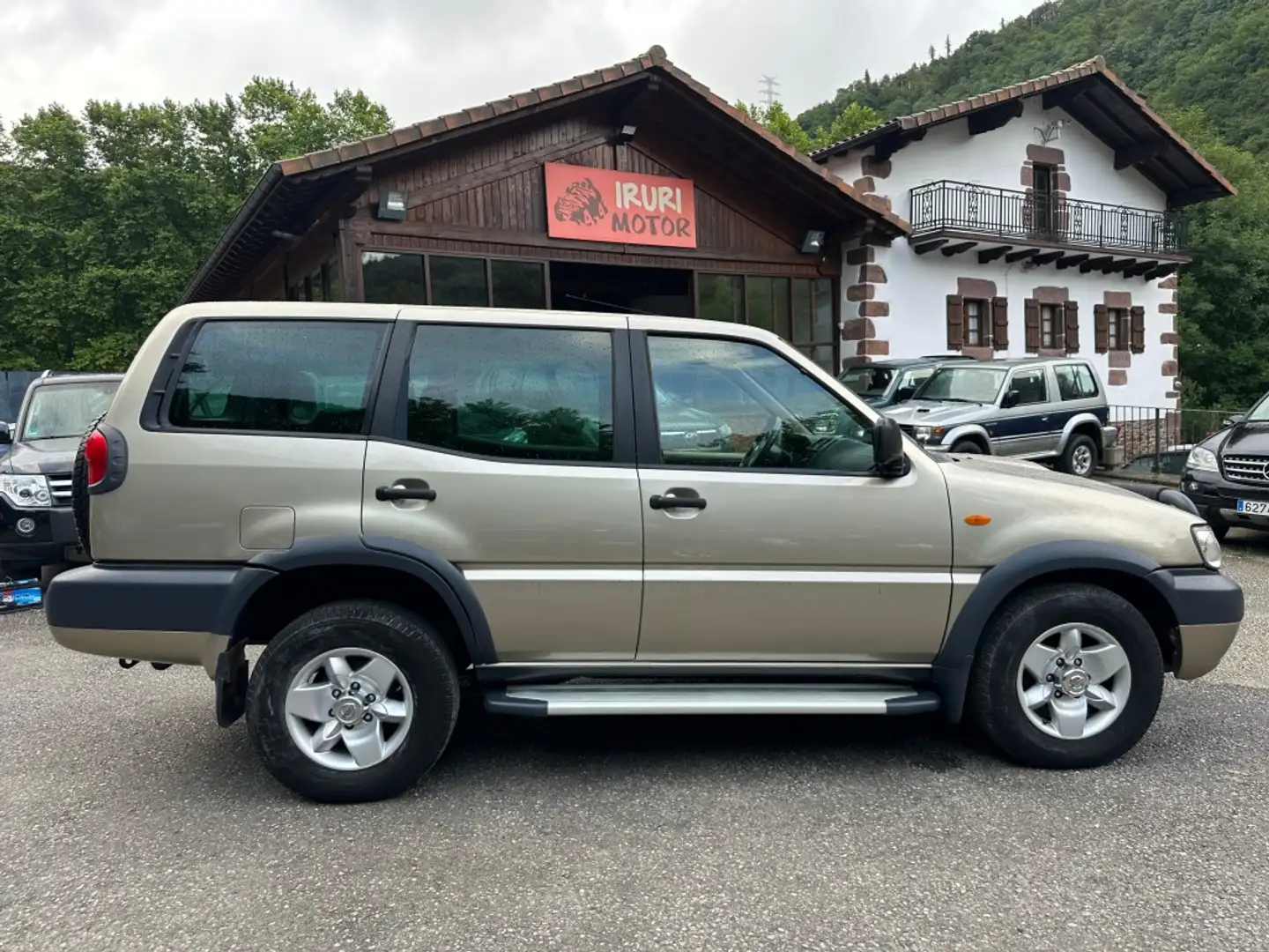 Nissan Terrano 2.7 TDI Sport Bej - 1