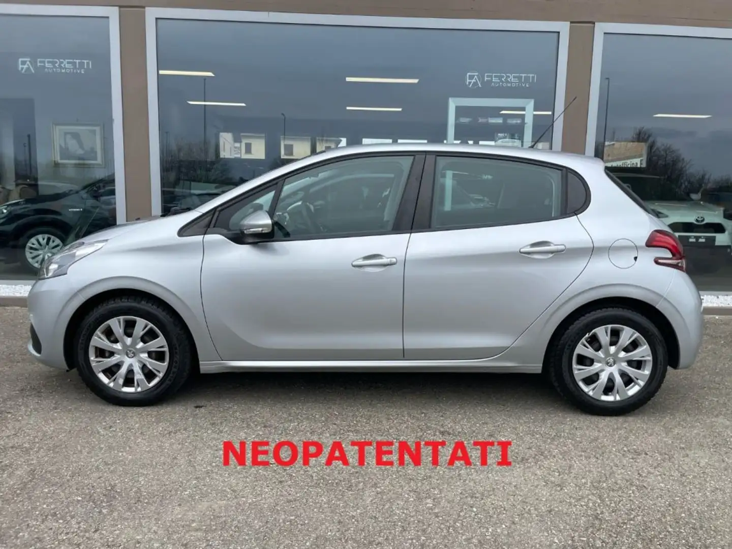 Peugeot 208 1° serie PureTech 82 5 porte Allure Plateado - 1