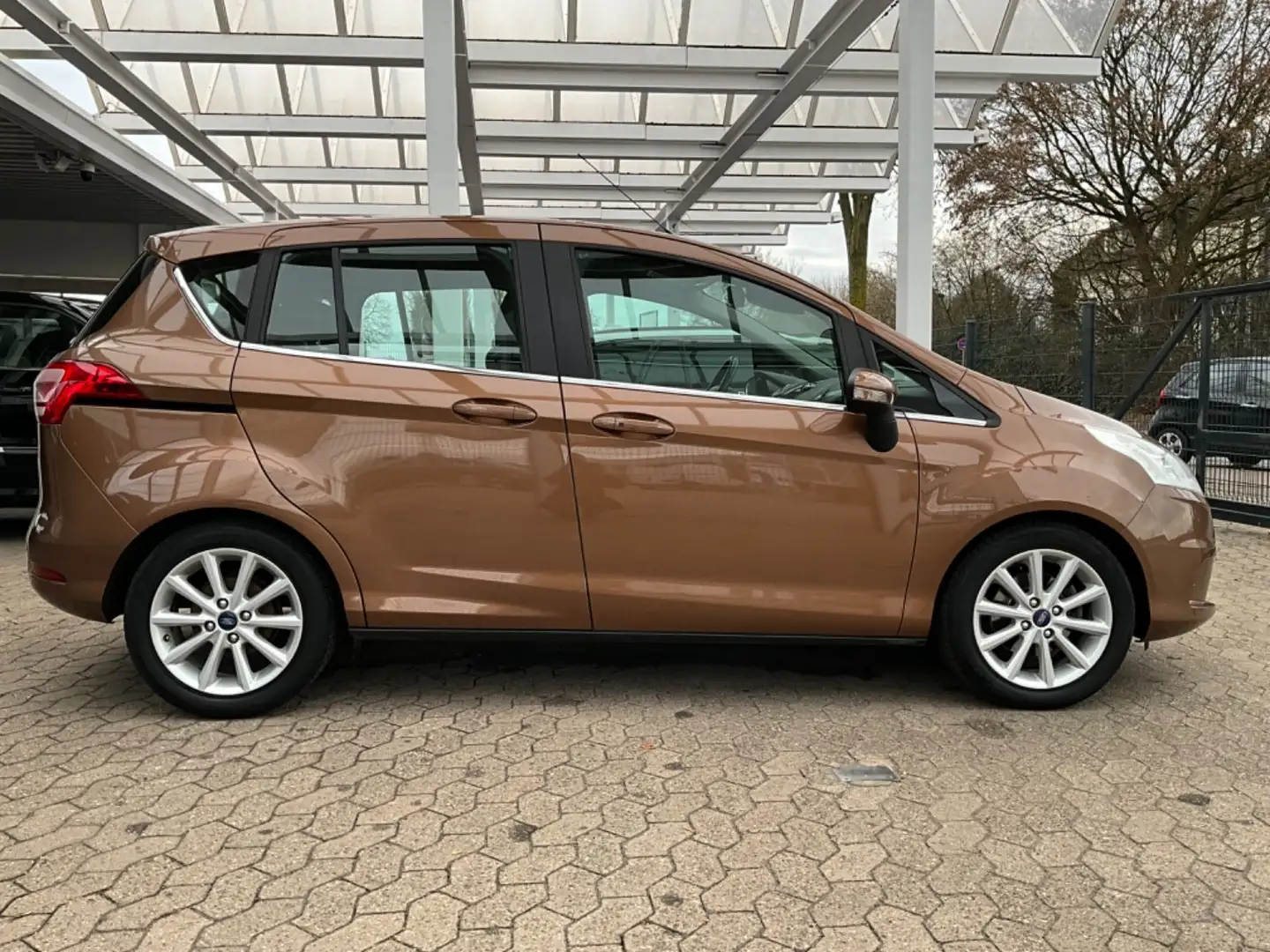 Ford B-Max B-MAX Titanium*Ky-go*R-Kamera*Tempomat*Fun Braun - 1