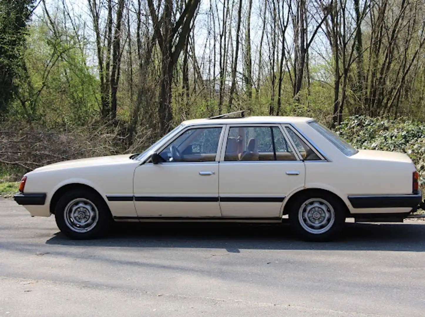 Nissan Laurel Overig 2.4 V6 SGL H5 Beige - 2