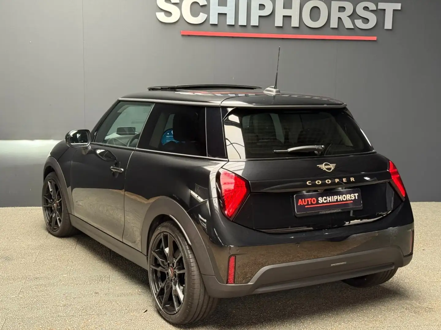 MINI Cooper Cooper 3-drs C 156pk Jcw 18 lmv Pano leer Key-less Zwart - 2