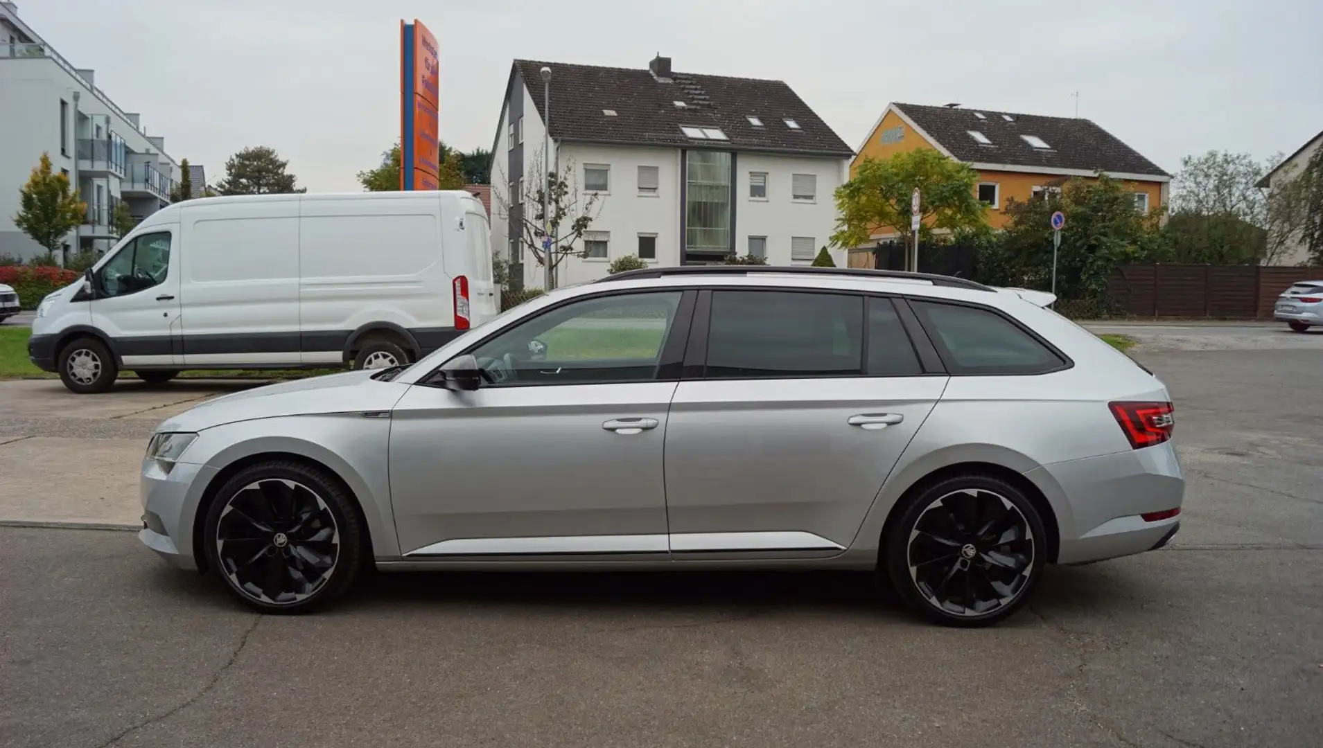 Skoda Superb 2.0 DSG Sportline 4x4 Pano+Stand+AHK+VOLL Silber - 2