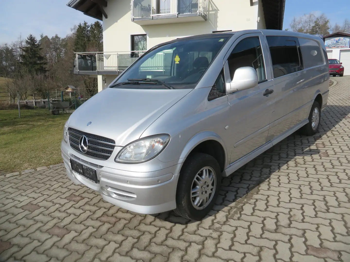 Mercedes-Benz Vito 115 CDI kompakt 4x4 Aut. Pickerl bis 09/24 Argento - 1