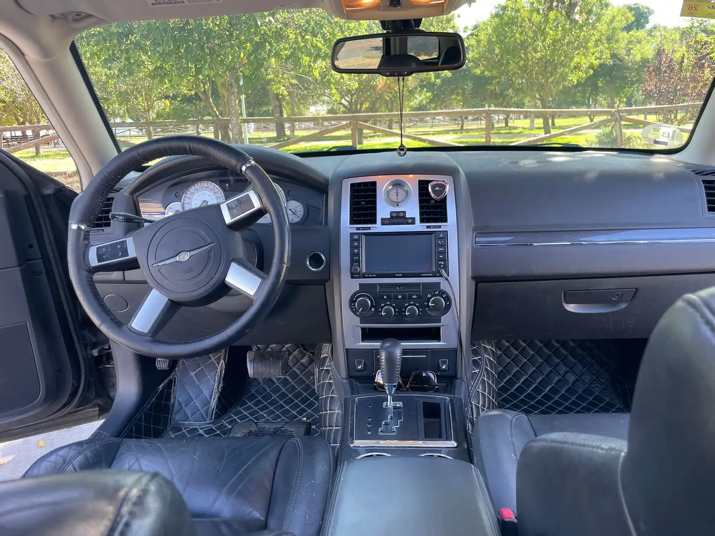 Chrysler 300 SRT Czarny - 2