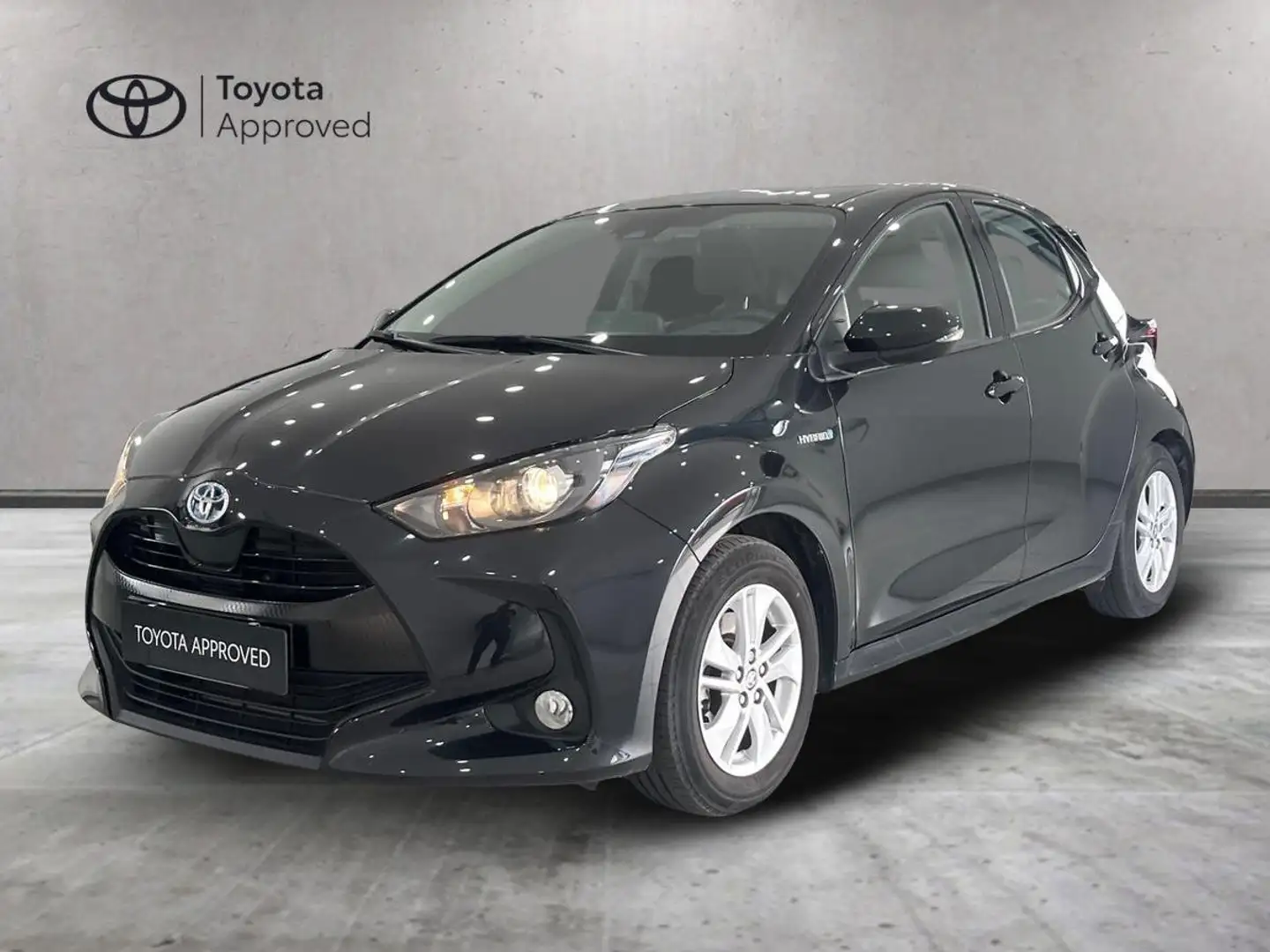 Toyota Yaris Yaris 1.5h Active Чорний - 1