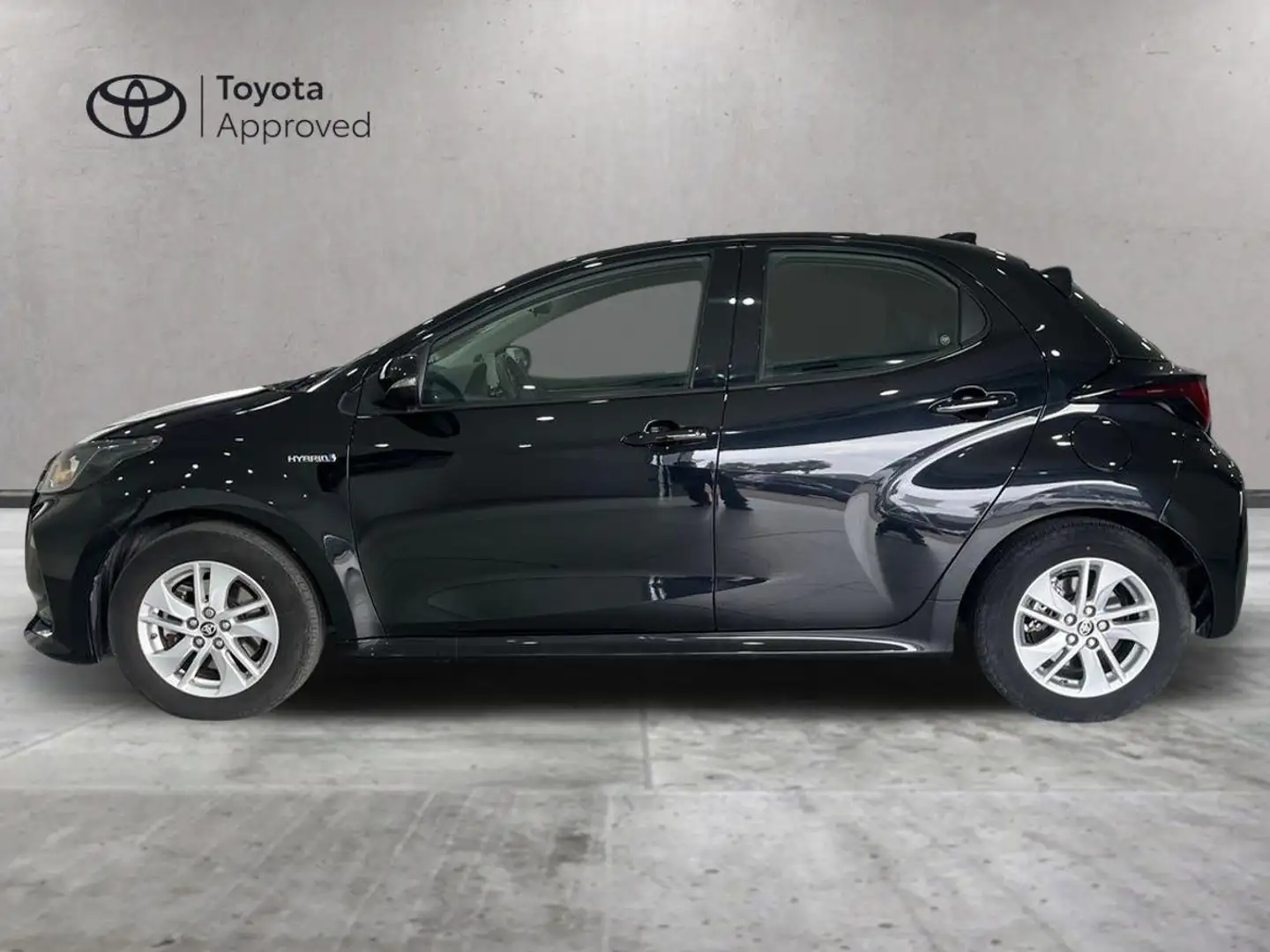 Toyota Yaris Yaris 1.5h Active Чорний - 2