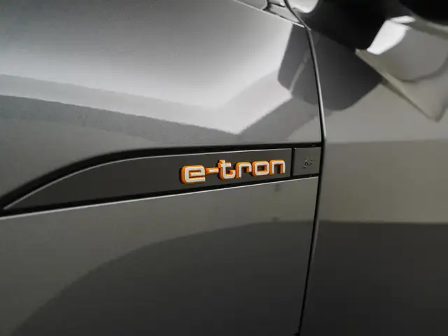 Audi E-Tron view 27