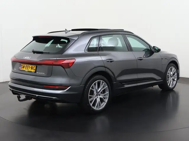 Audi E-Tron view 4