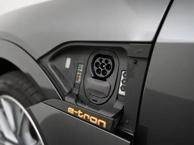 Audi E-Tron view 28