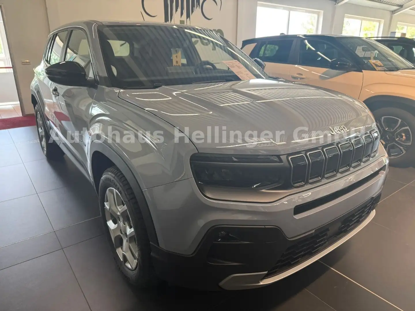 Jeep Avenger Altitude 1.2l Schaltgetriebe Grau - 2