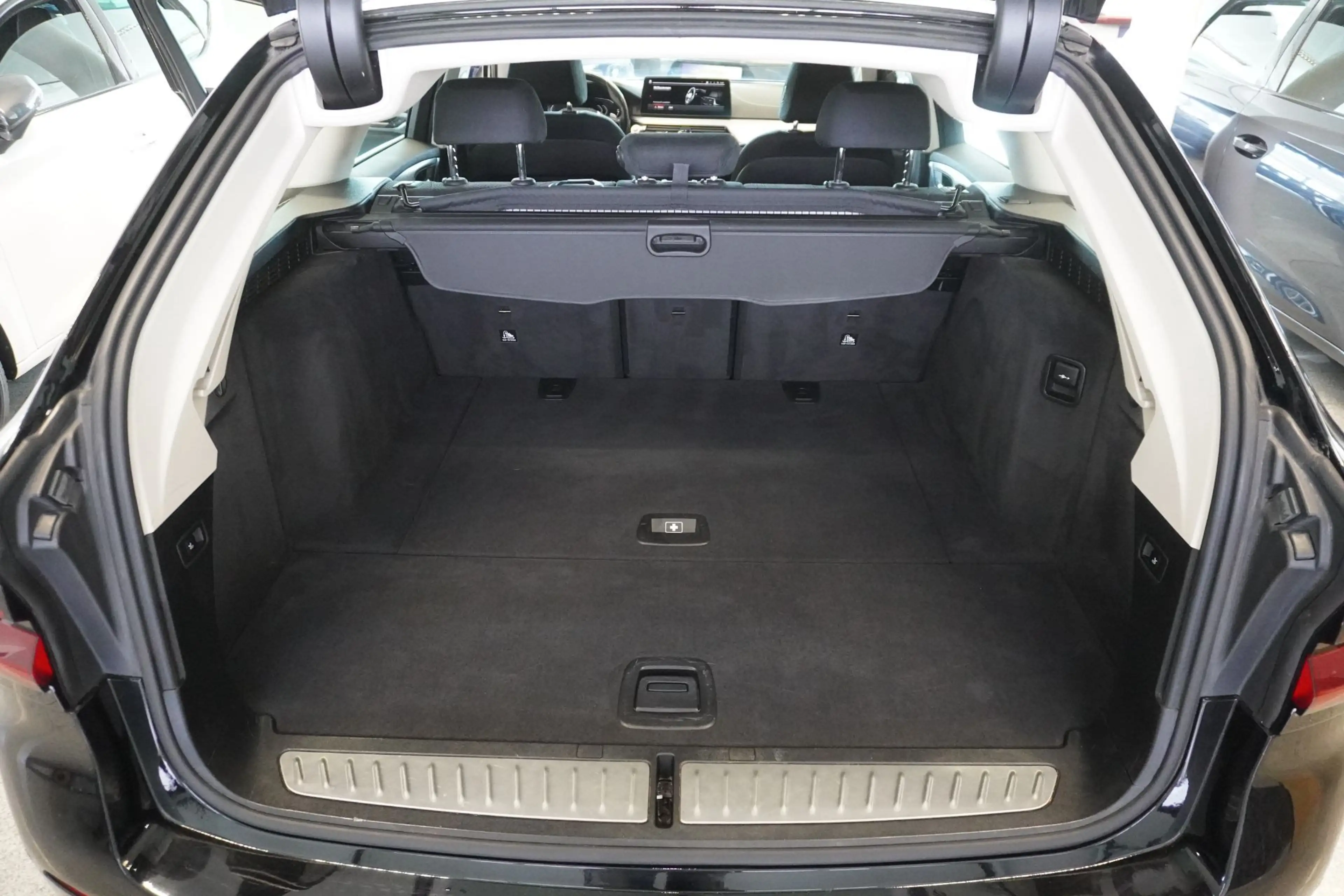 BMW 518 d Touring Aut./LED/Nav. Prof. — photo 10