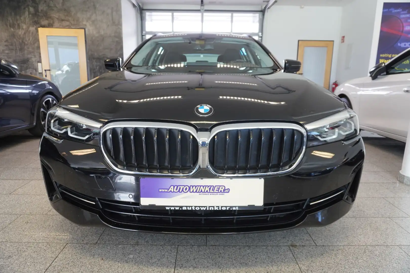 BMW 518 d Touring Aut./LED/Nav. Prof. Schwarz - 2