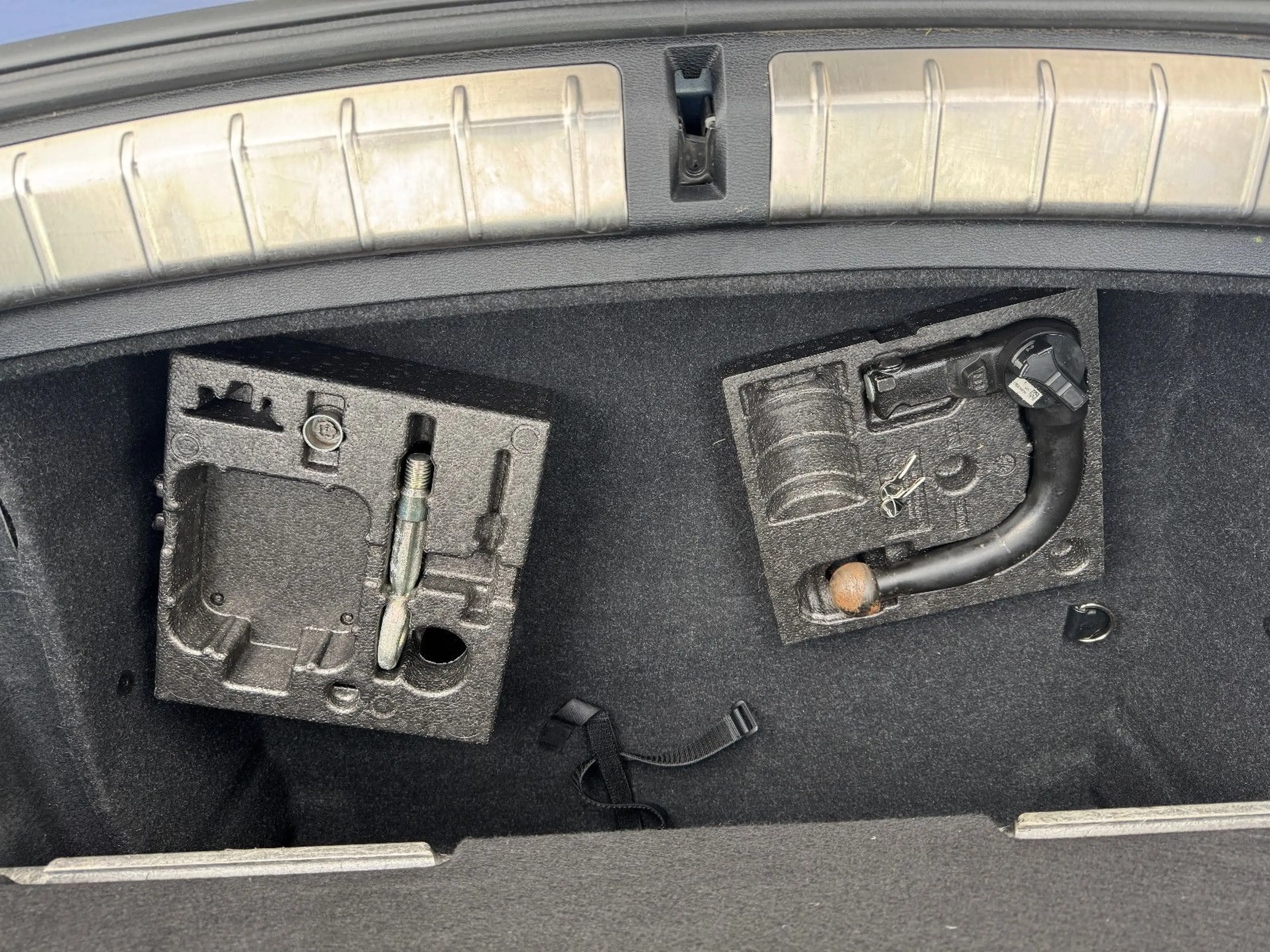 BMW X1 xDrive18d Sport Line Navi LED Leder AHK HiFi — photo 16