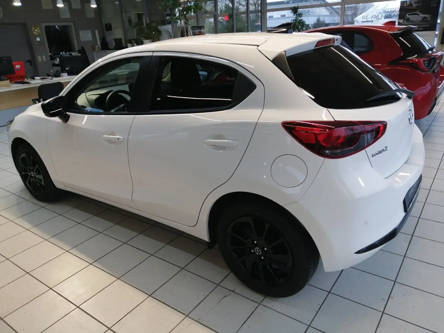 Mazda 2 1.5L e-SKYACTIV G 90ps Weiß - 2