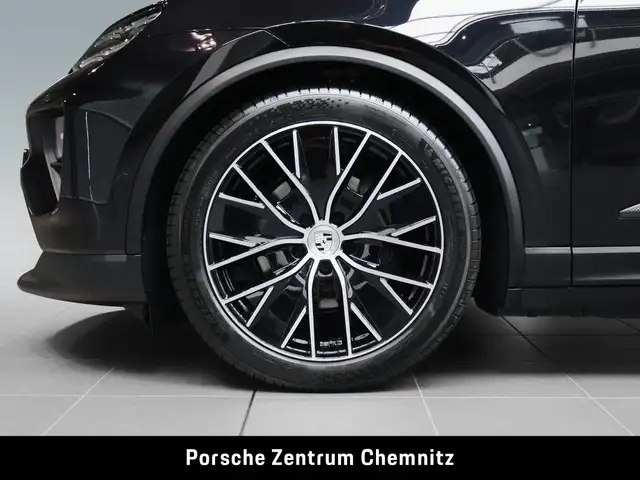 Porsche Macan view 6