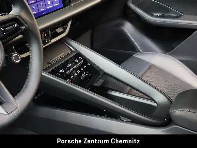 Porsche Macan view 14