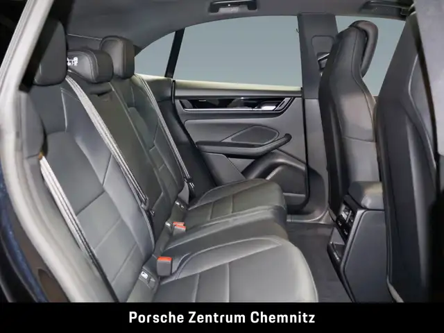 Porsche Macan view 8