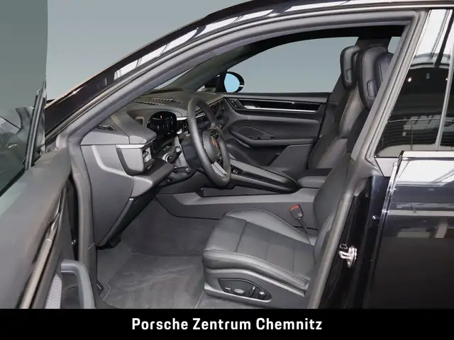 Porsche Macan view 12