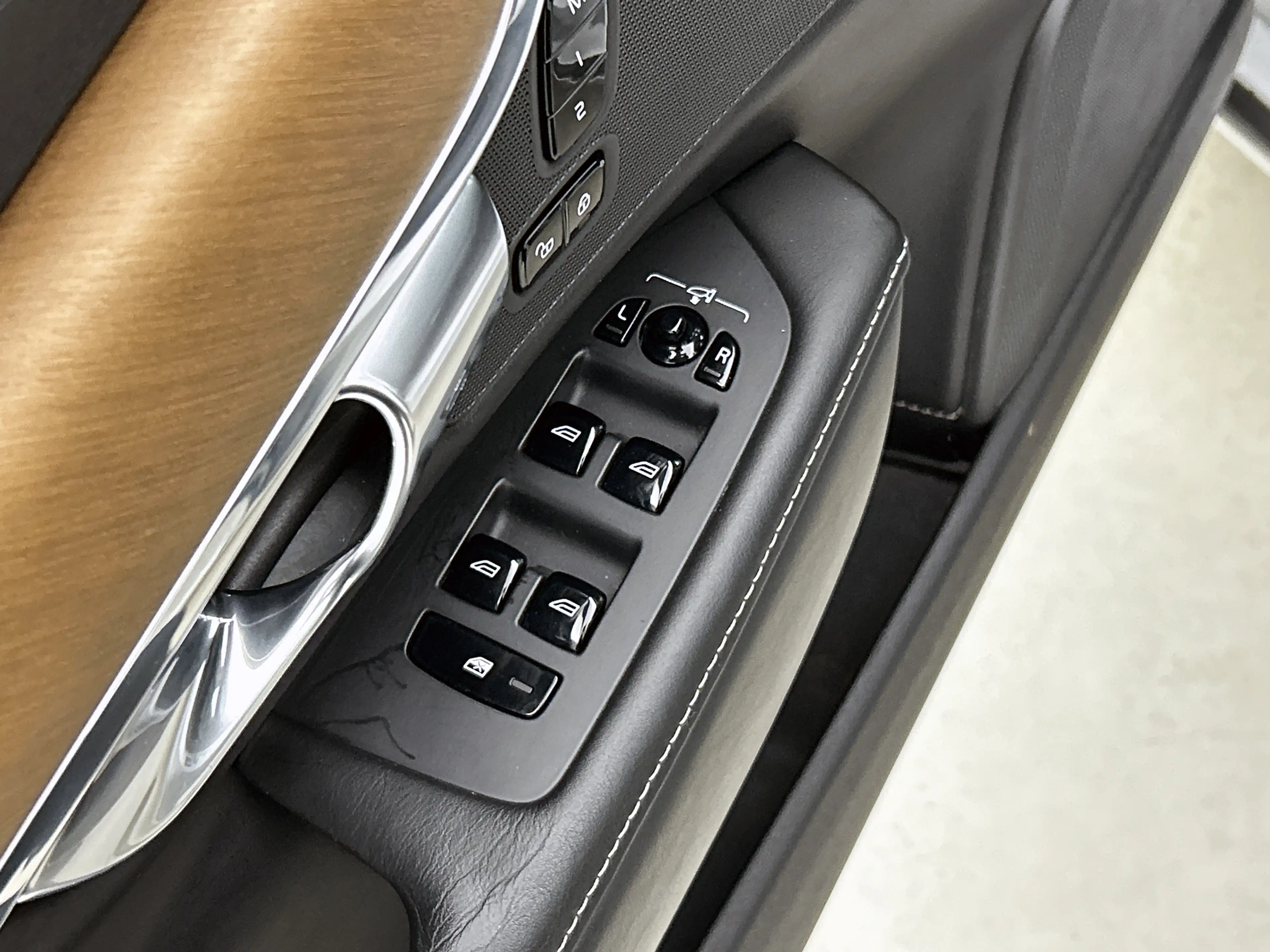 Volvo V90 2.0 T8 AWD Inscription / Panorama dak / Adap-Cruis — photo 37