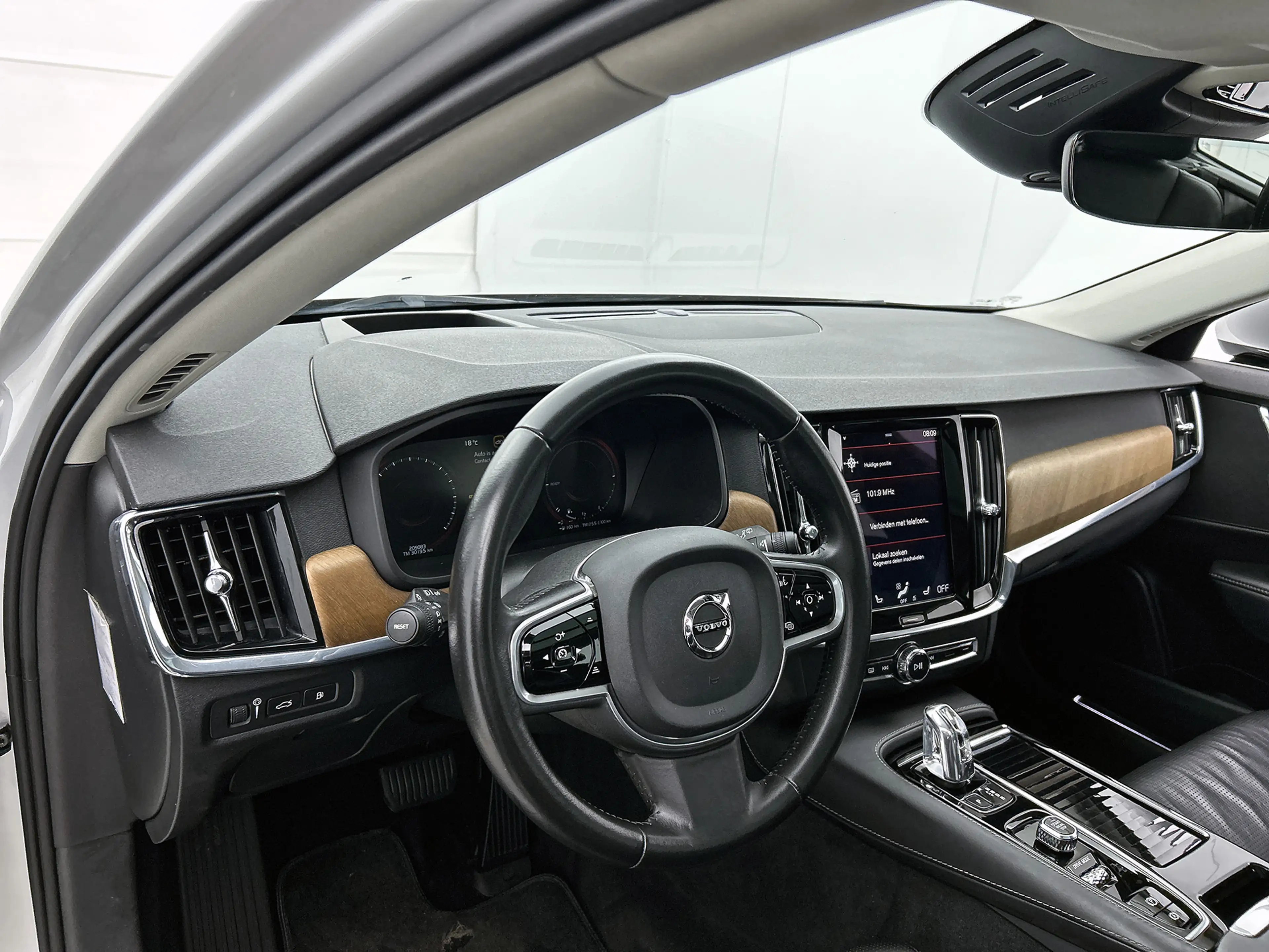 Volvo V90 2.0 T8 AWD Inscription / Panorama dak / Adap-Cruis — photo 21