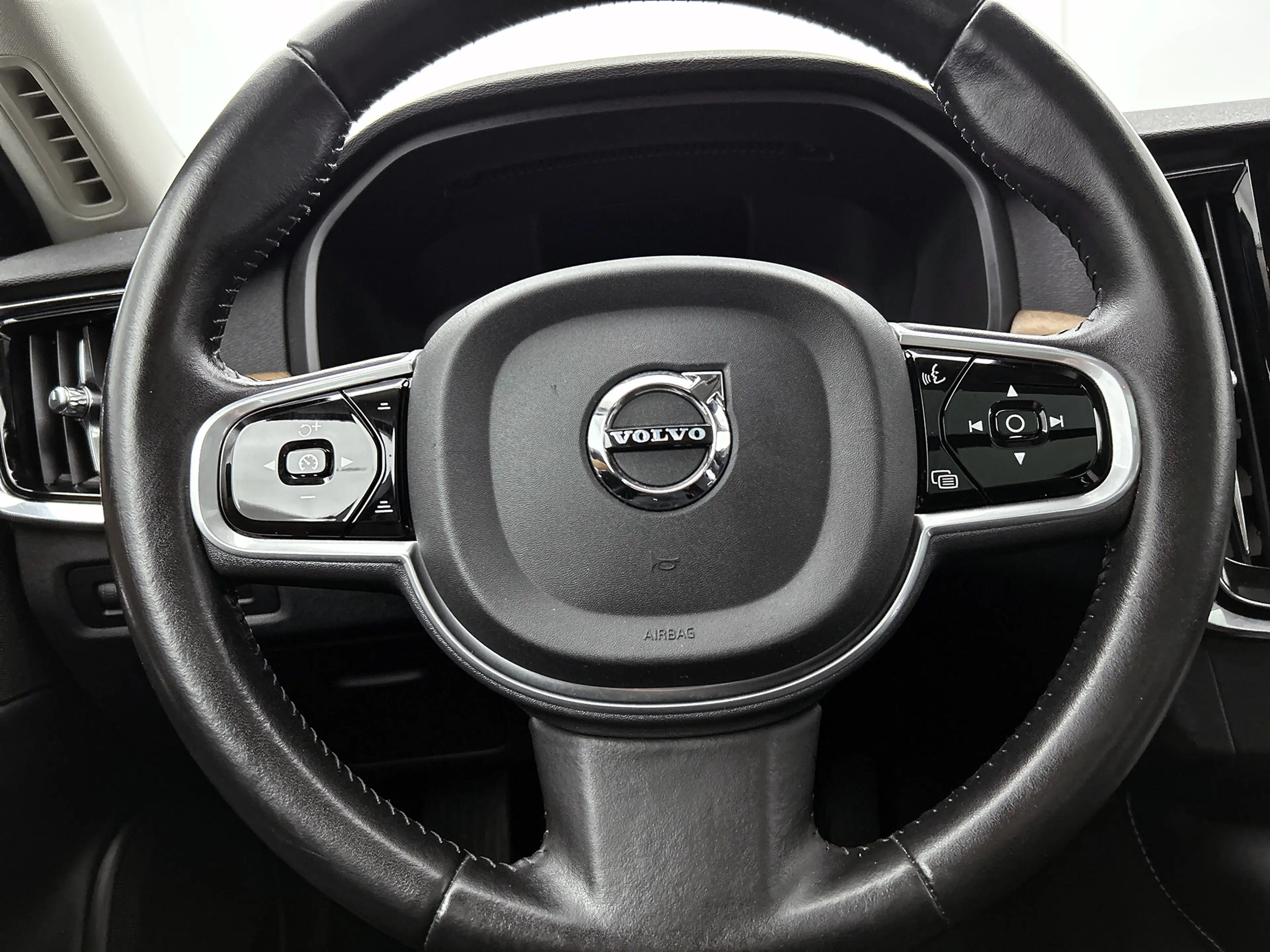 Volvo V90 2.0 T8 AWD Inscription / Panorama dak / Adap-Cruis — photo 38