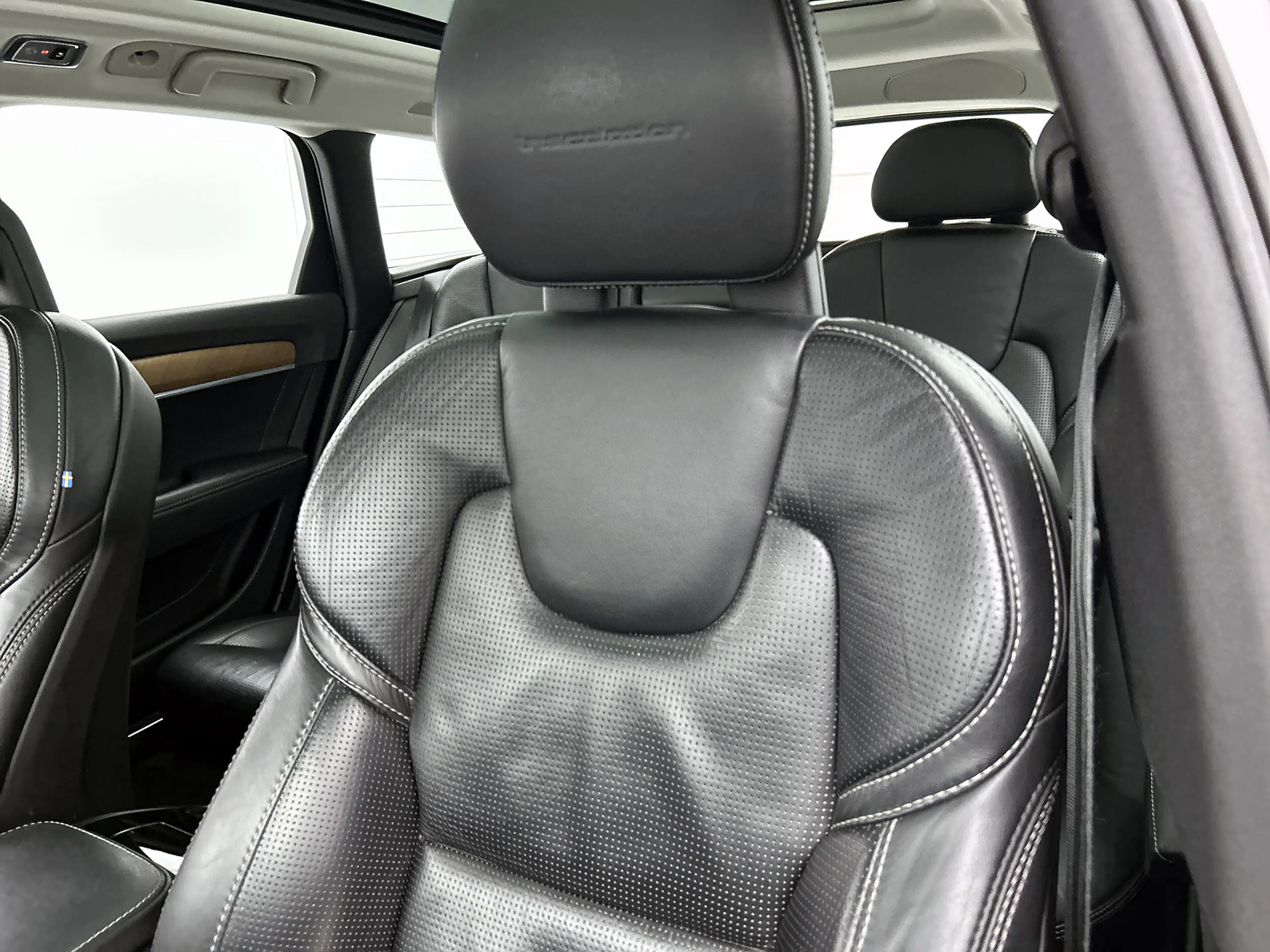Volvo V90 2.0 T8 AWD Inscription / Panorama dak / Adap-Cruis — photo 17