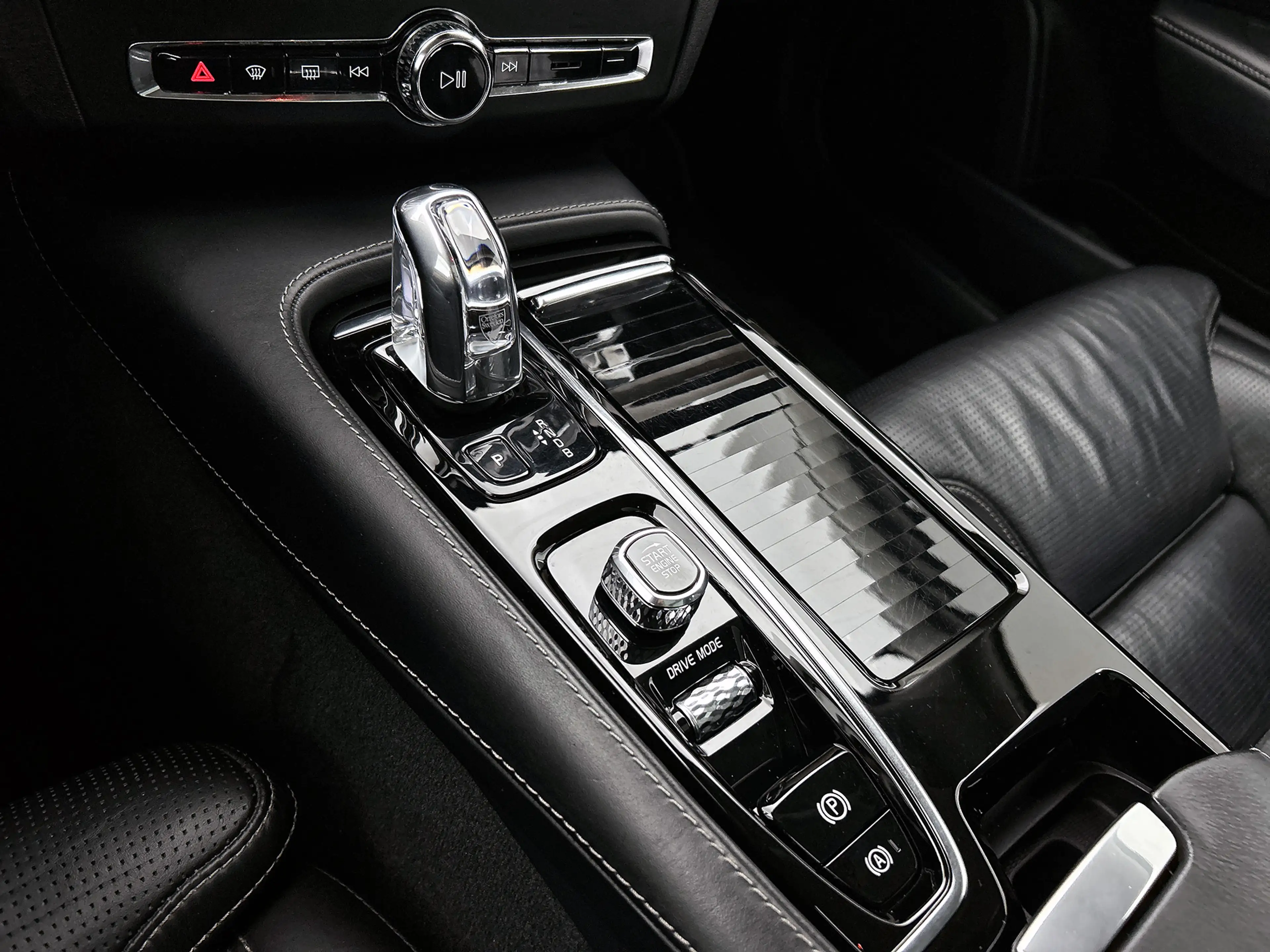 Volvo V90 2.0 T8 AWD Inscription / Panorama dak / Adap-Cruis — photo 32