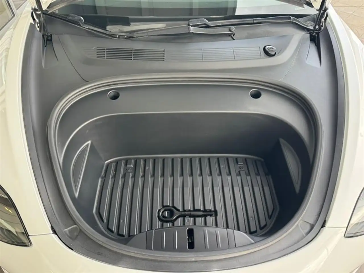 Tesla Model 3 photo Tesla Model 3