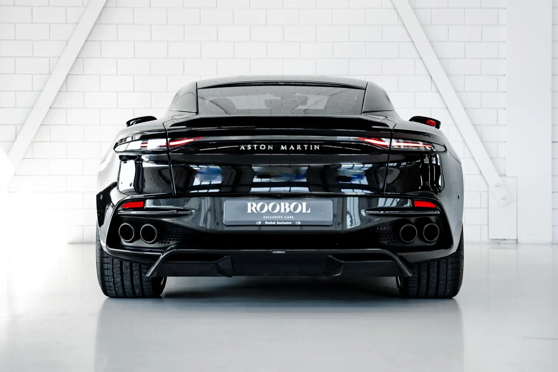 애스턴마틴 DBS Coupe 2019 블랙 사진 4