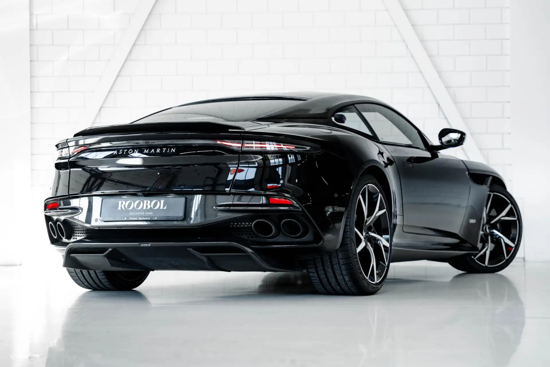 애스턴마틴 DBS Coupe 2019 블랙 사진 3